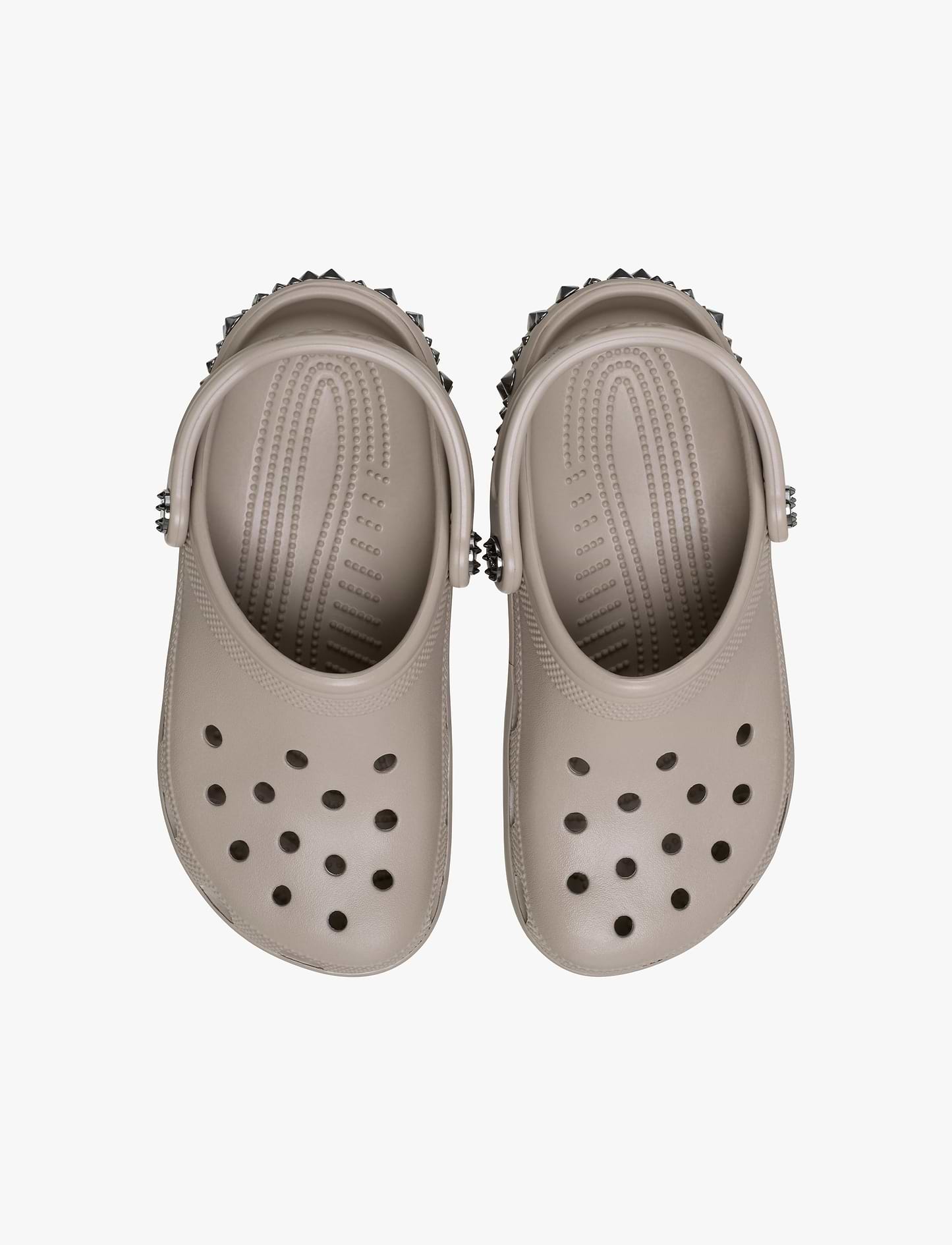 Crocs Classic Studded Clog - כפכפי קרוקס קלוג בעיטור ניטים בצבע טאופ