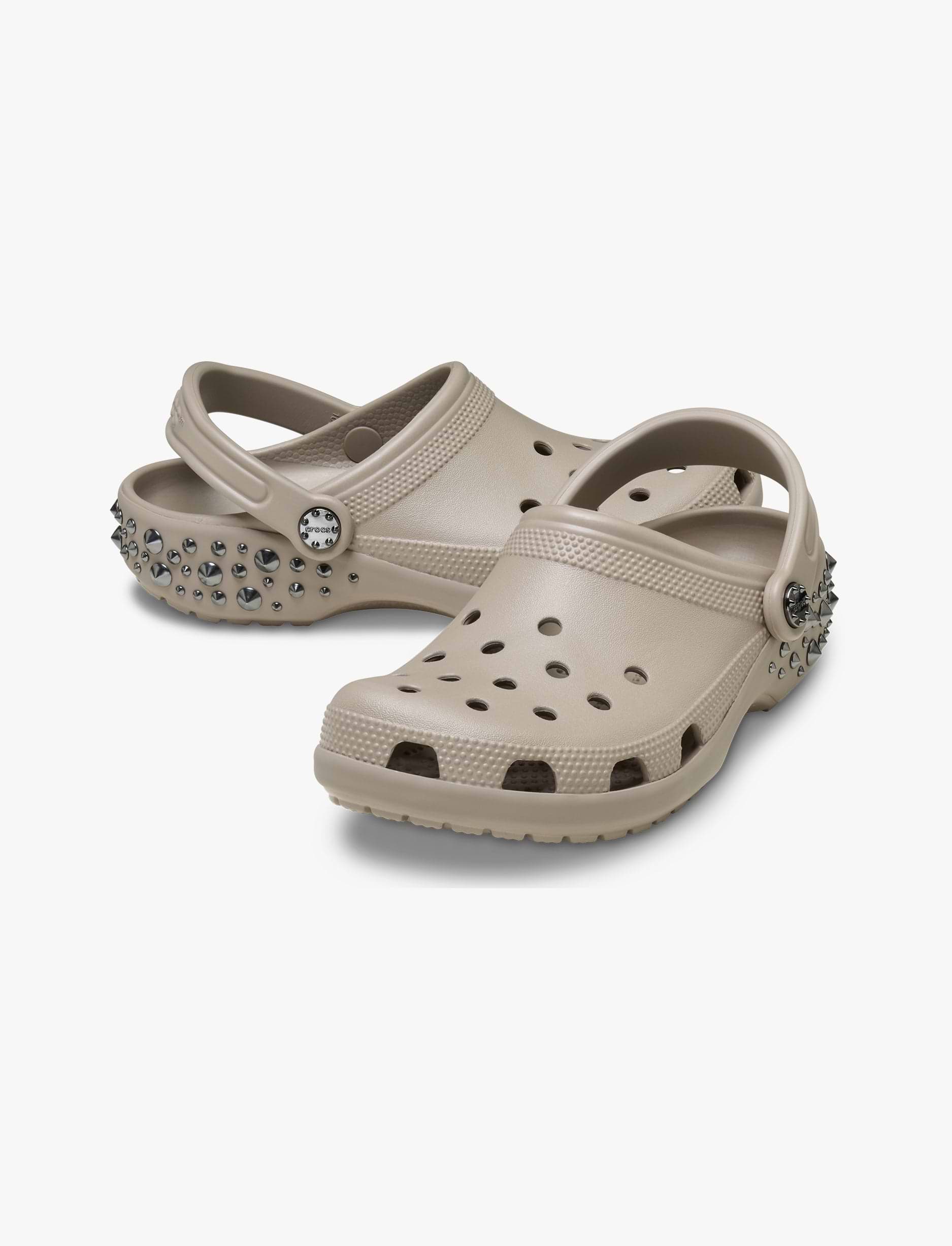 Crocs Classic Studded Clog - כפכפי קרוקס קלוג בעיטור ניטים בצבע טאופ