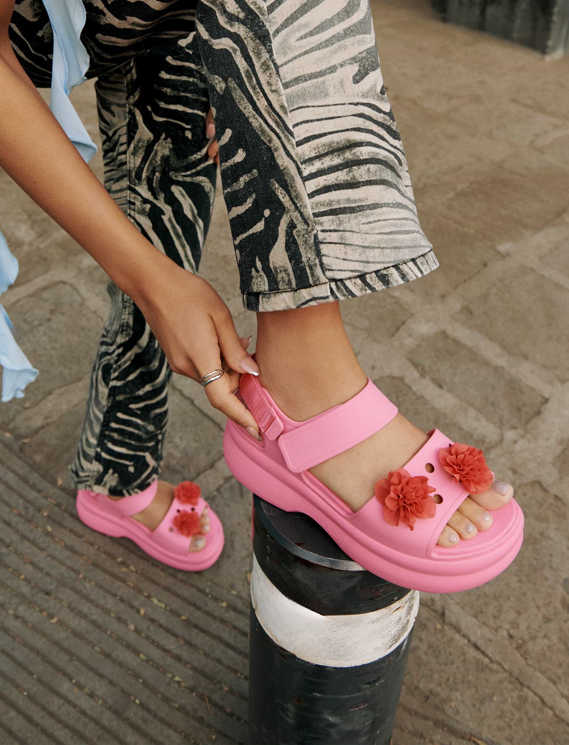 Crocs Soho Y Strap Sandal - סנדלי פלטפורמה סוהו קרוקס לנשים