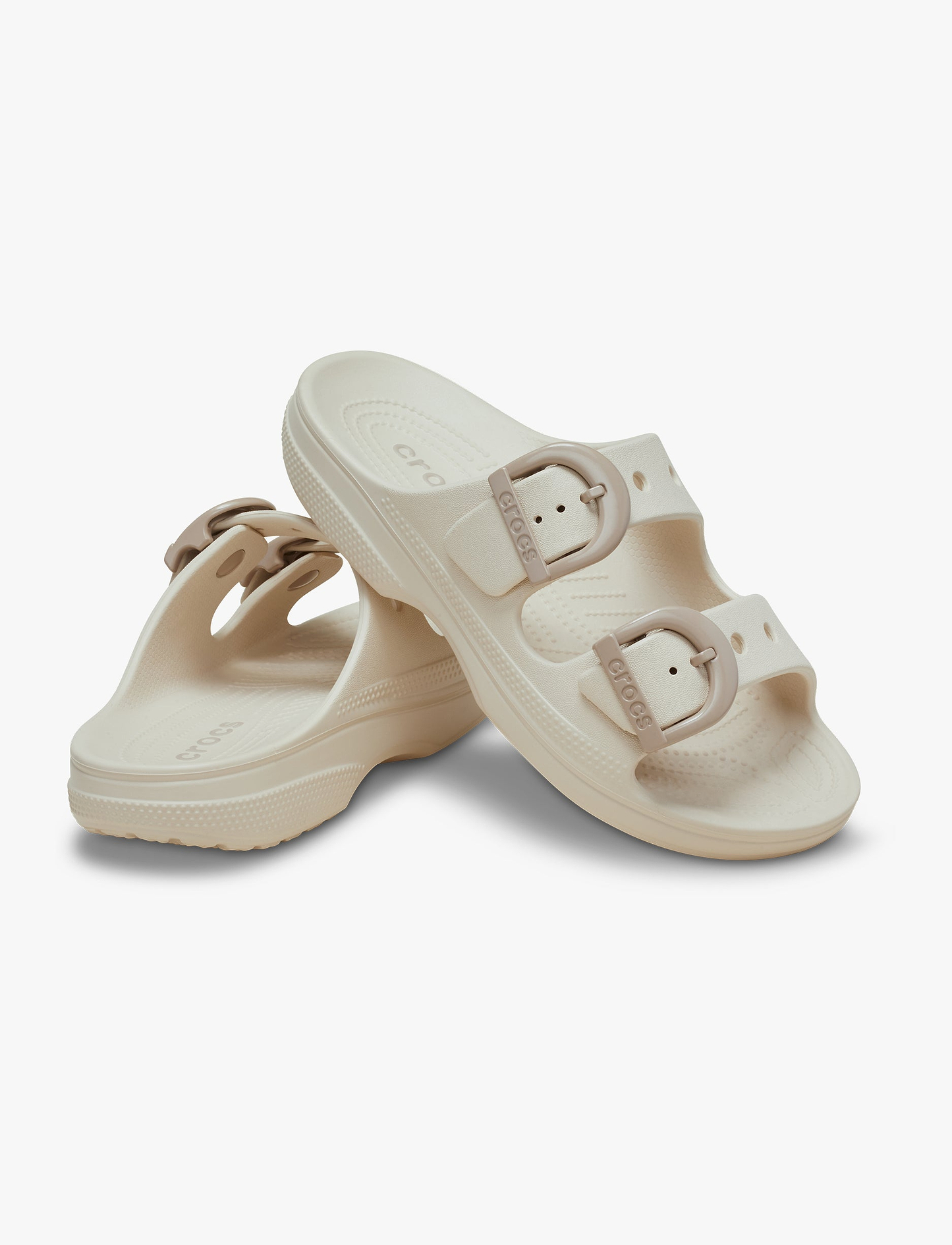 Crocs Saturday Enamel Buckle Sandal - כפכפי קרוקס לנשים בצבע פרפה