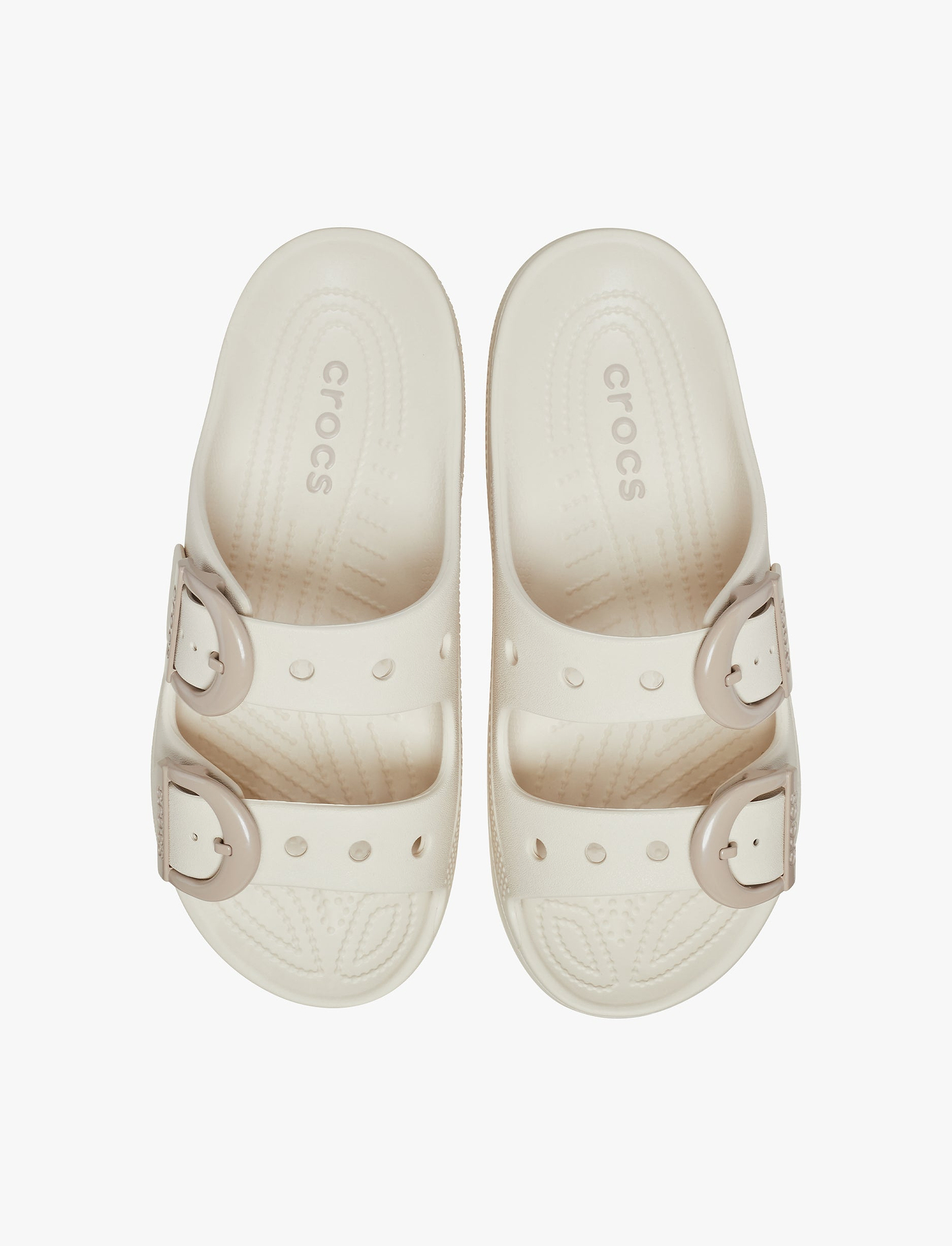 Crocs Saturday Enamel Buckle Sandal - כפכפי קרוקס לנשים בצבע פרפה