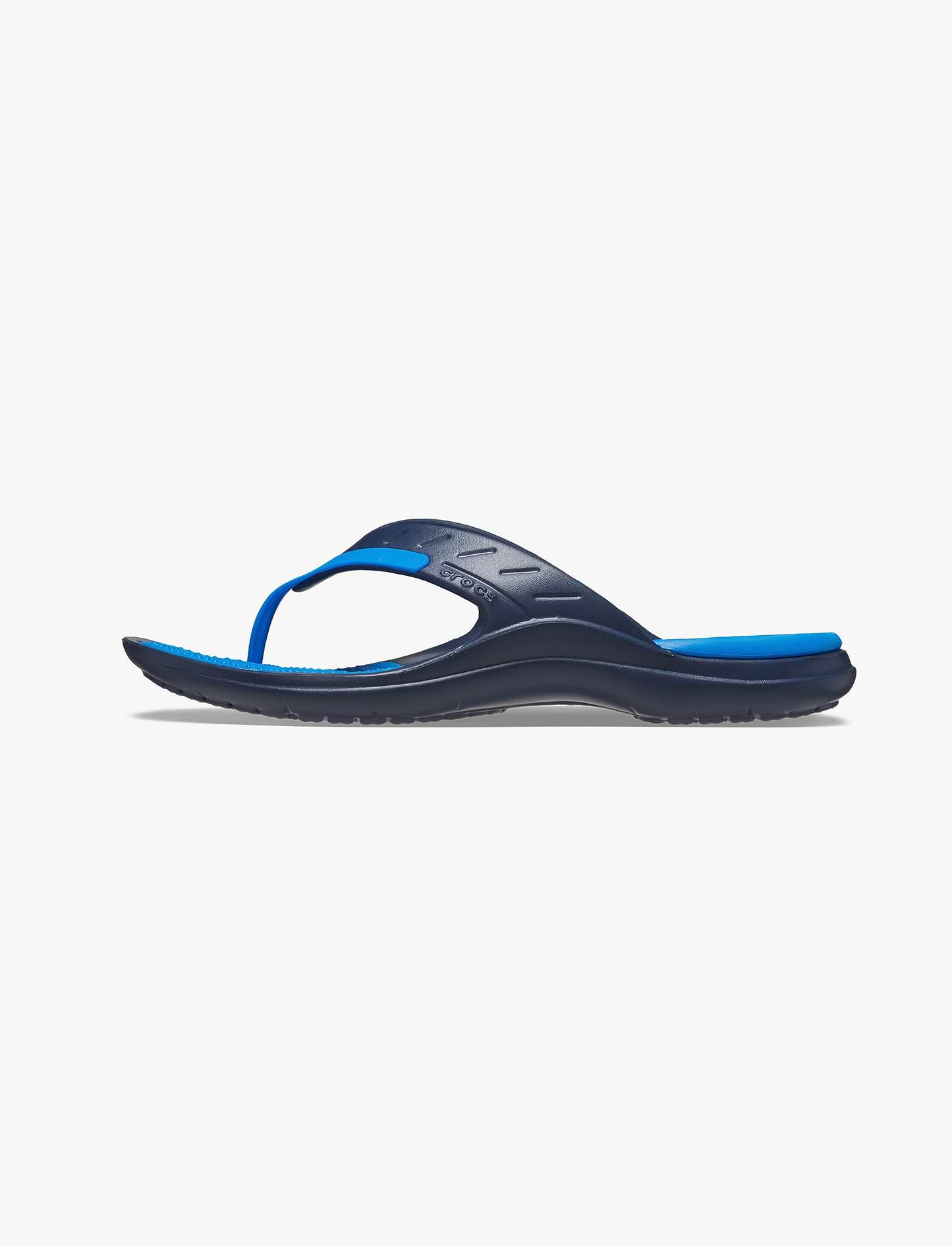 Crocs Modi Sport Flip - נעל אצבע ספורטיבית בצבע נייבי