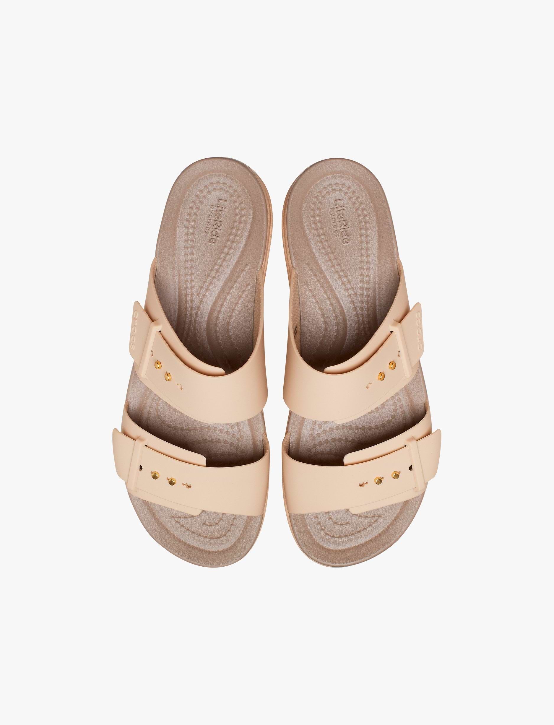 Crocs Brooklyn Sandal LowWdg W - כפכפי פלטפורמה ברוקלין לנשים