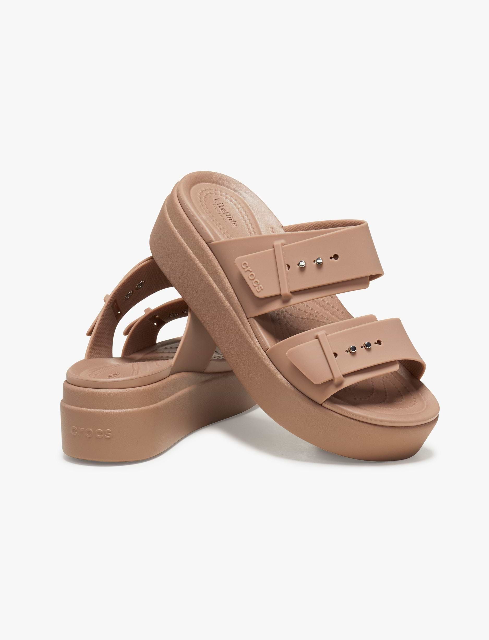 Crocs Brooklyn Sandal LowWdg W - כפכפי פלטפורמה ברוקלין לנשים