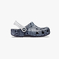 Crocs Classic Topographic Clog Kids - כפכפי קרוקס לילדים בצבע נייבי עמוק/מולטי
