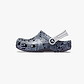 Crocs Classic Topographic Clog Kids - כפכפי קרוקס לילדים בצבע נייבי עמוק/מולטי