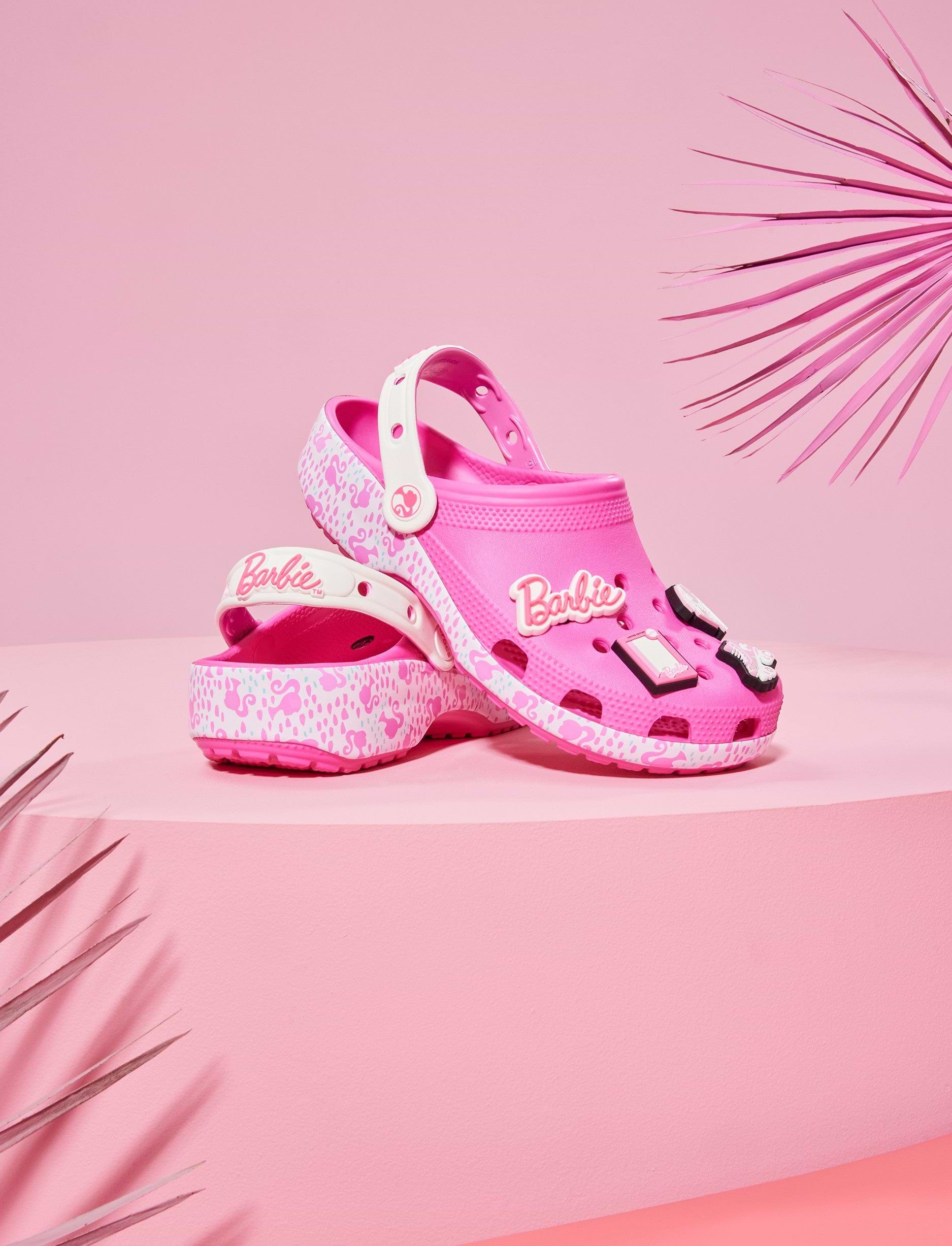 Crocs Barbie Classic Clog -כפכפי קלוג קרוקס ברבי לנשים בצבע ורוד/לבן