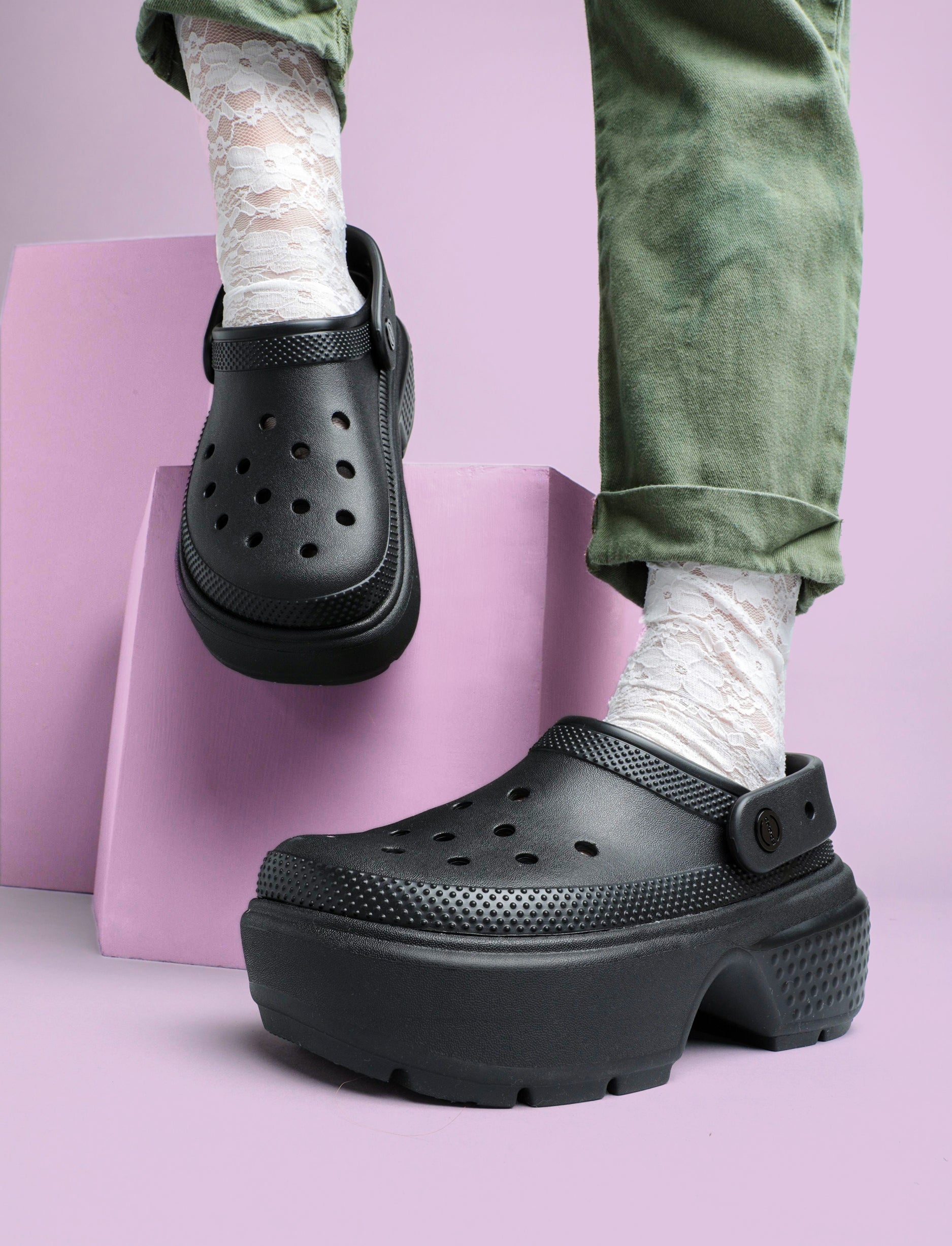 Crocs Stomp Clog - כפפי פלטפורמה קלוג סטומפ לנשים בצבע שחור