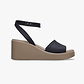 Crocs Brooklyn Ankle Strap Wedge - סנדלי פלטפורמה קרוקס לנשים בצבע שחור/משרום
