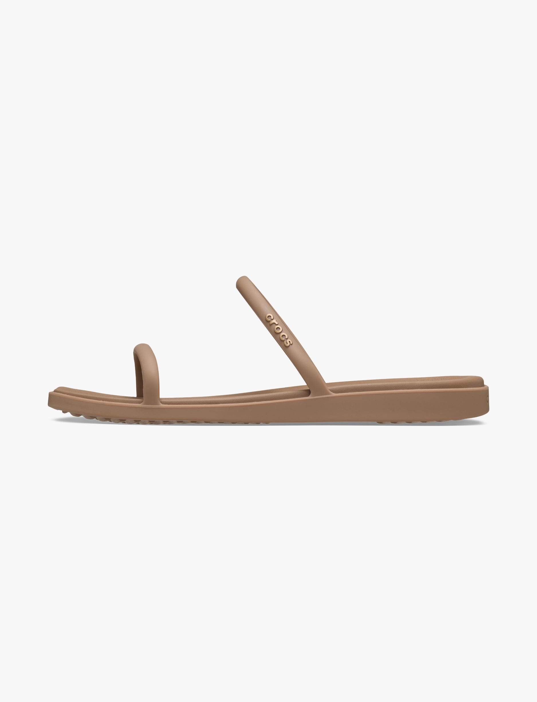 Crocs Miami Two Strap Sandal  - כפכפי קרוקס מיאמי 2 רצועות לנשים בצבע שוקולד חלב