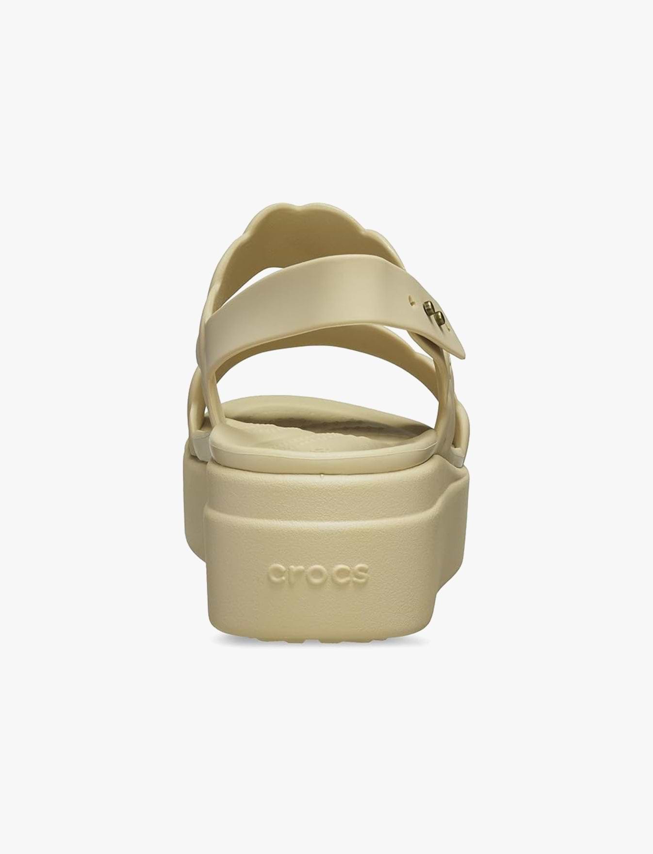 Crocs Brooklyn Woven Upper Low Wedge - סנדלי פלטפורמה קרוקס ברוקלין לנשים בצבע צ'אי