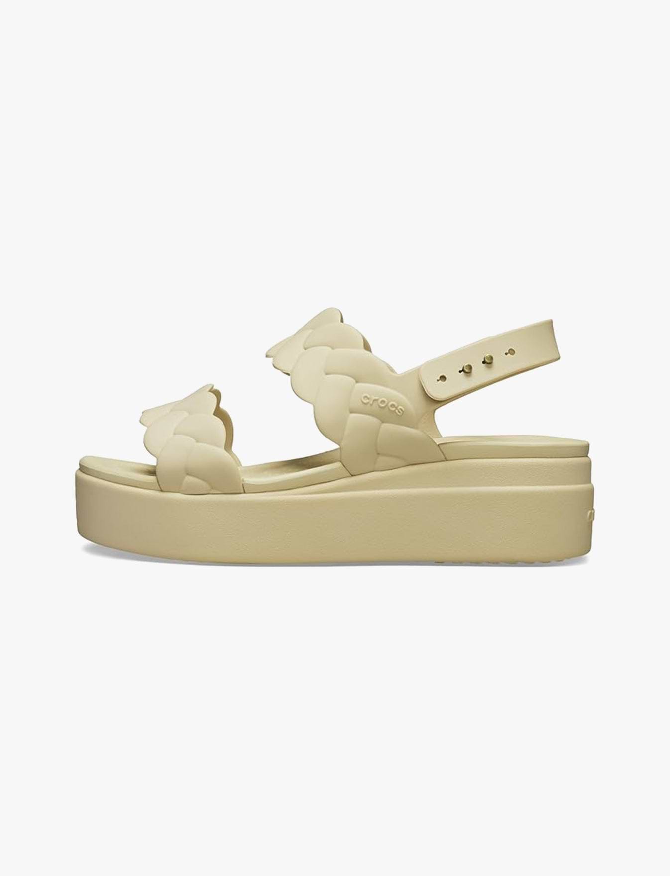 Crocs Brooklyn Woven Upper Low Wedge - סנדלי פלטפורמה קרוקס ברוקלין לנשים בצבע צ'אי