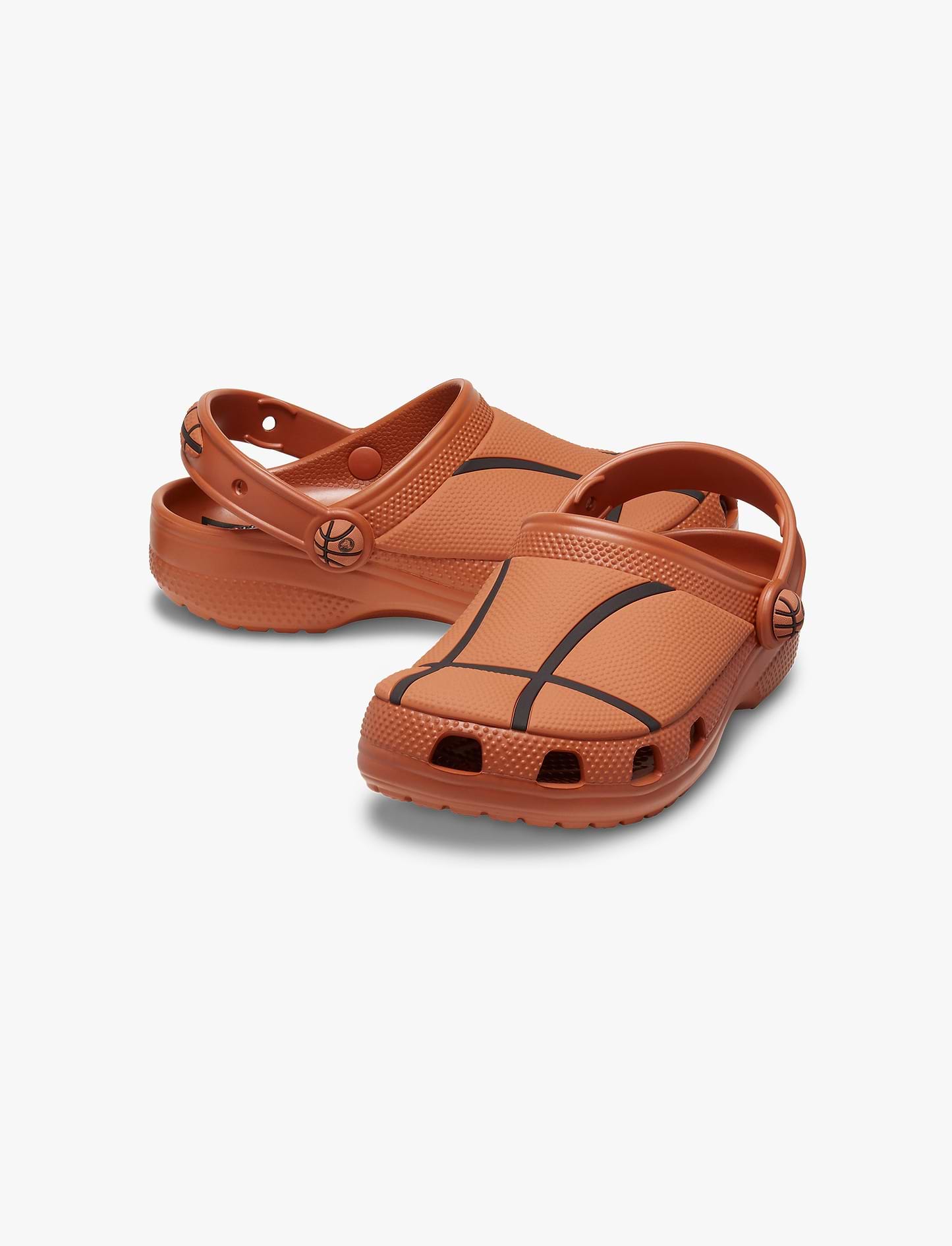 Crocs Classic Basketball Clog T - כפכפי קרוקס קלוג לילדים בצבע כתום גזר בהדפס כדור סל מידות קטנות