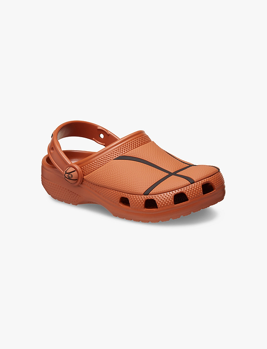 Crocs Classic Basketball Clog K - כפכפי קרוקס קלוג לילדים בצבע כתום גזר בהדפס כדור סל