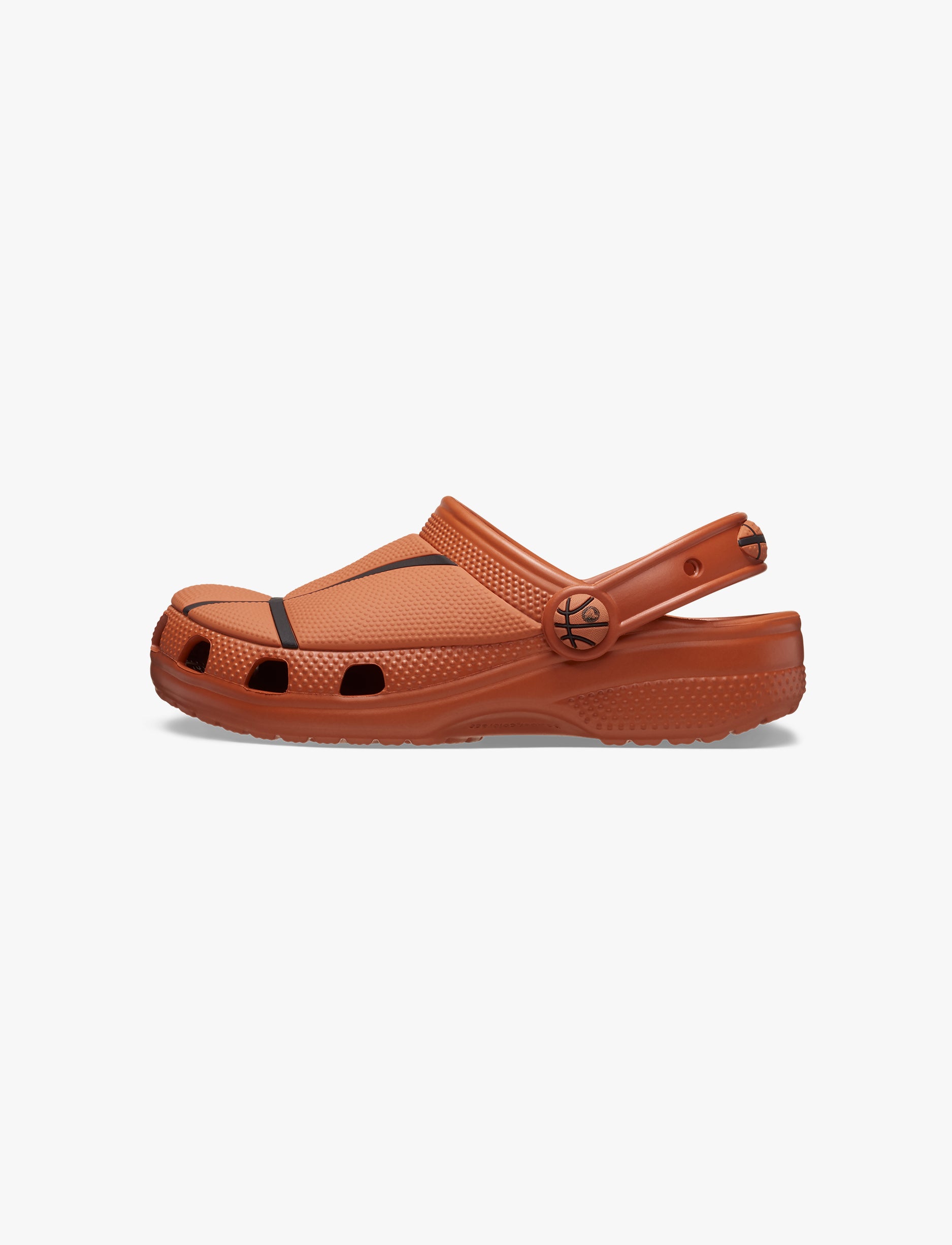Crocs Classic Basketball Clog K - כפכפי קרוקס קלוג לילדים בצבע כתום גזר בהדפס כדור סל