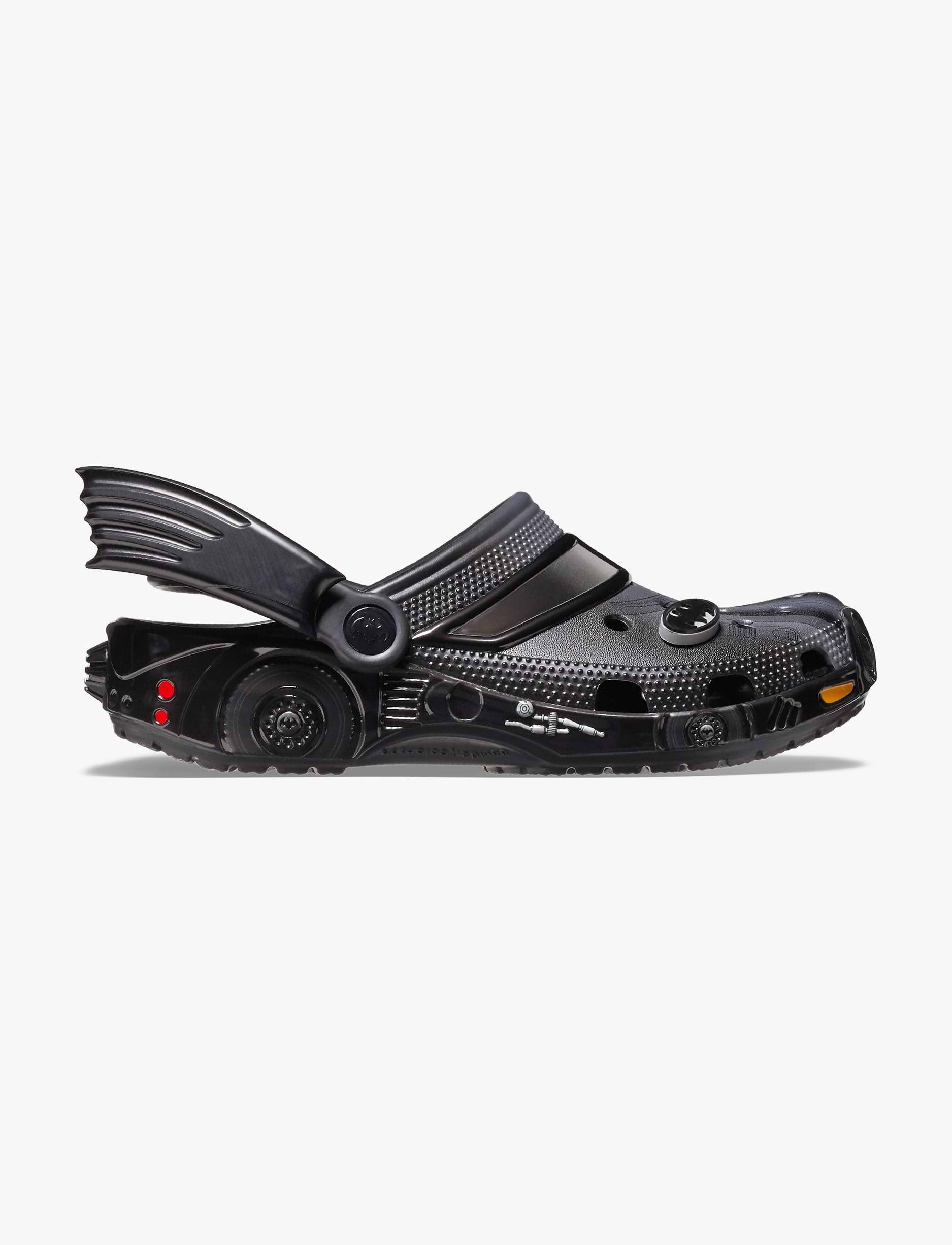 Crocs Batman Batmobile Classic Clog - כפכפי קרוקס באטמן בעיטור כנפי עטלף בצבע שחור