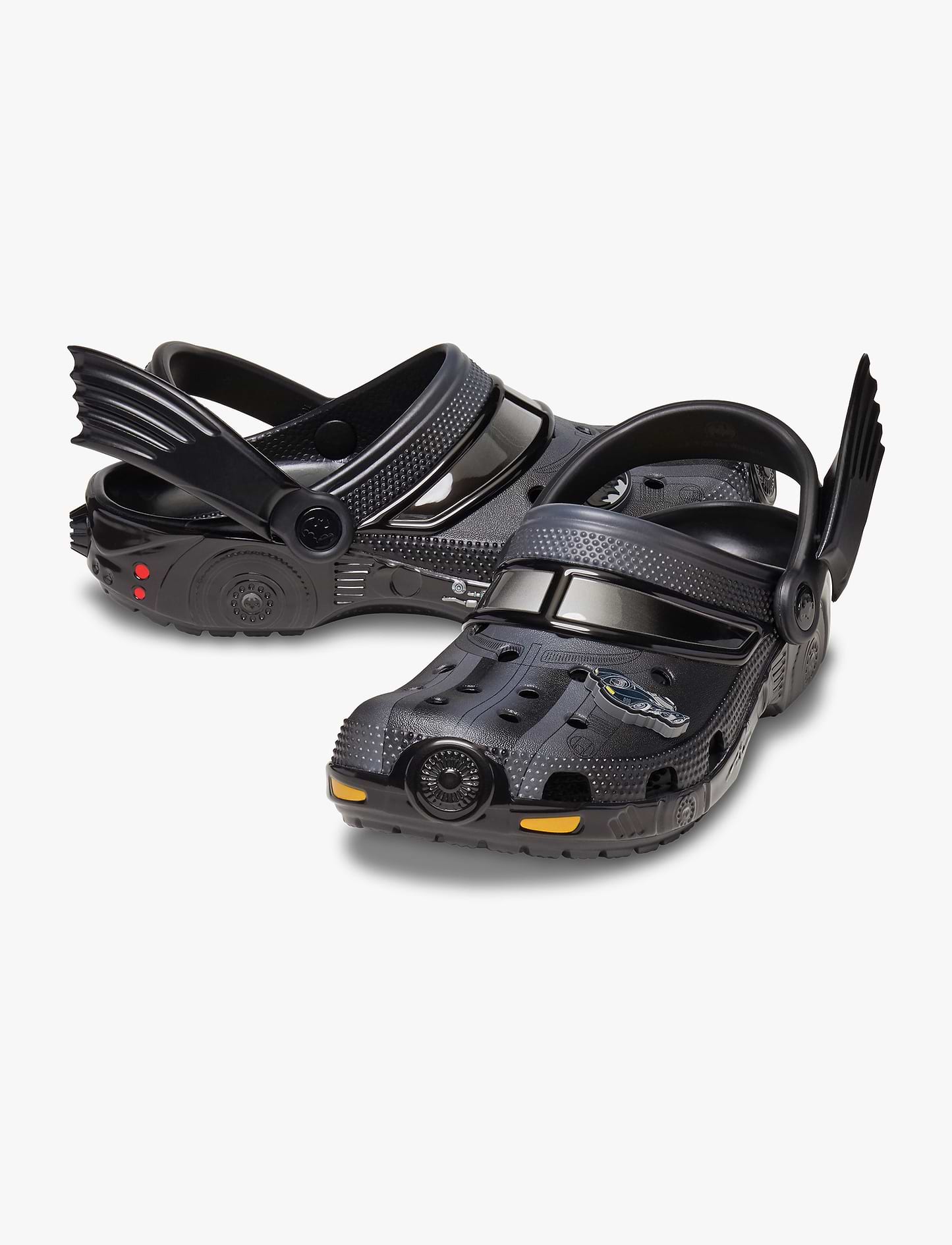 Crocs Batman Batmobile Classic Clog - כפכפי קרוקס באטמן בעיטור כנפי עטלף בצבע שחור