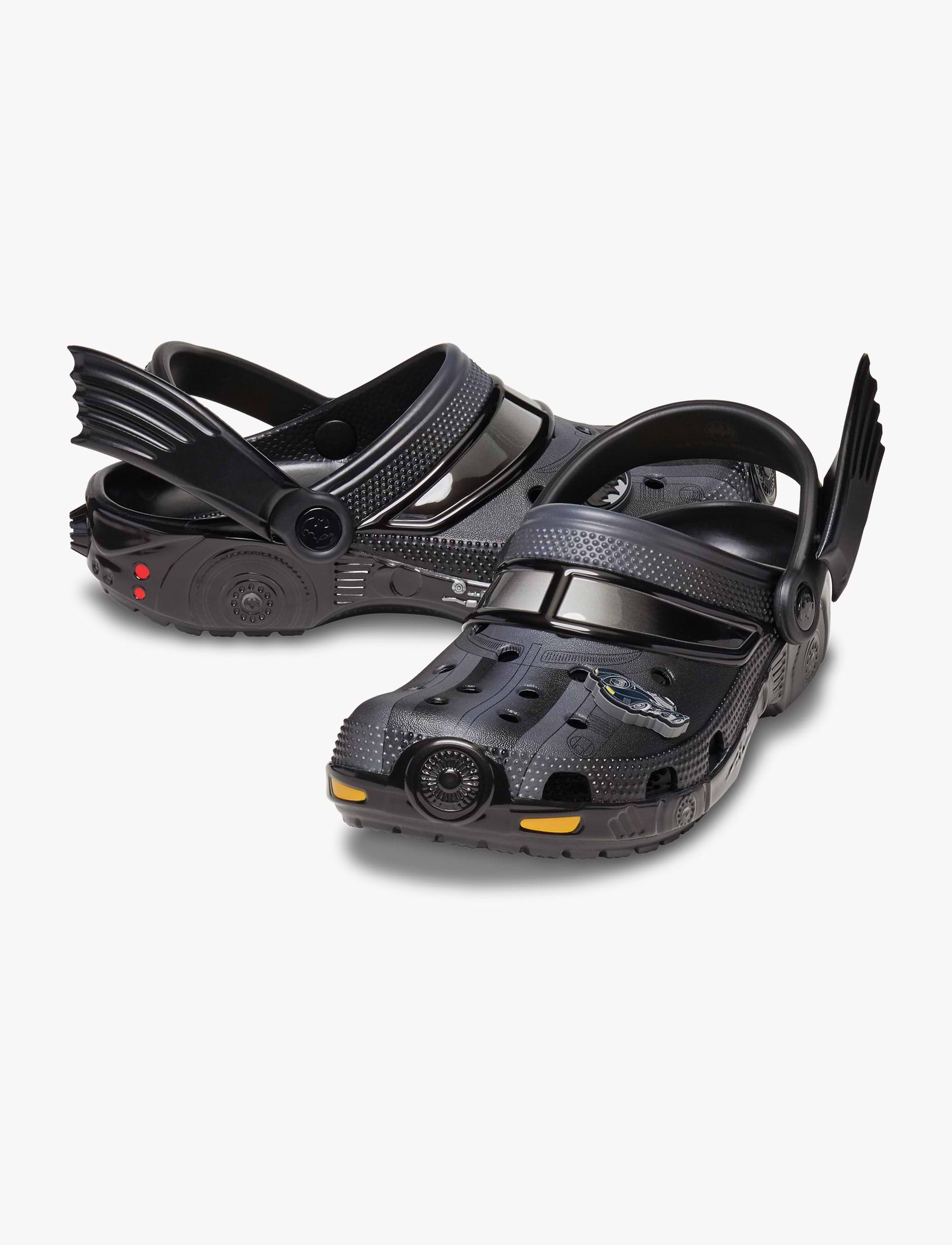 Crocs Batman Batmobile Classic Clog - כפכפי קרוקס באטמן בעיטור כנפי עטלף בצבע שחור