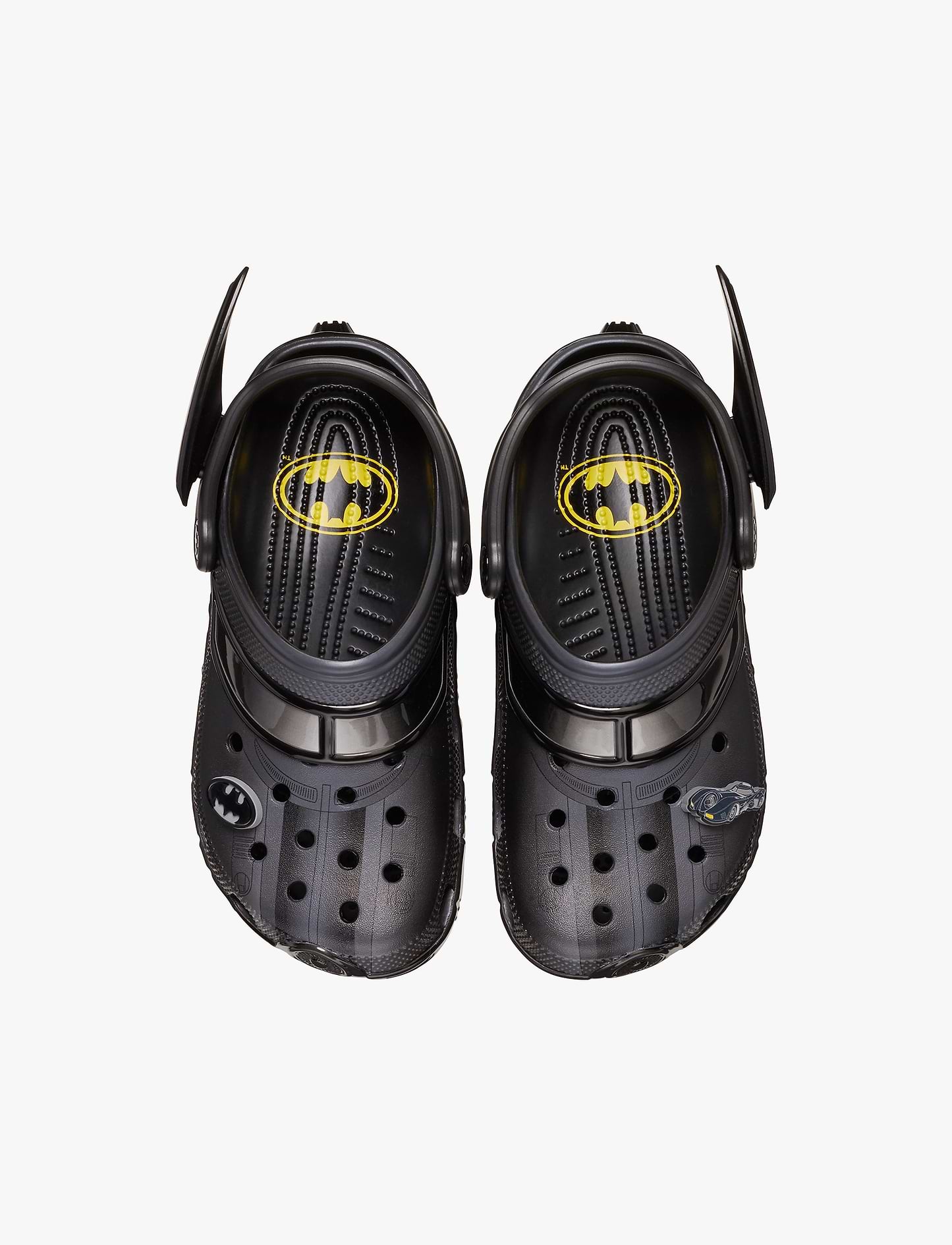Crocs Batman Batmobile Classic Clog - כפכפי קרוקס באטמן בעיטור כנפי עטלף בצבע שחור