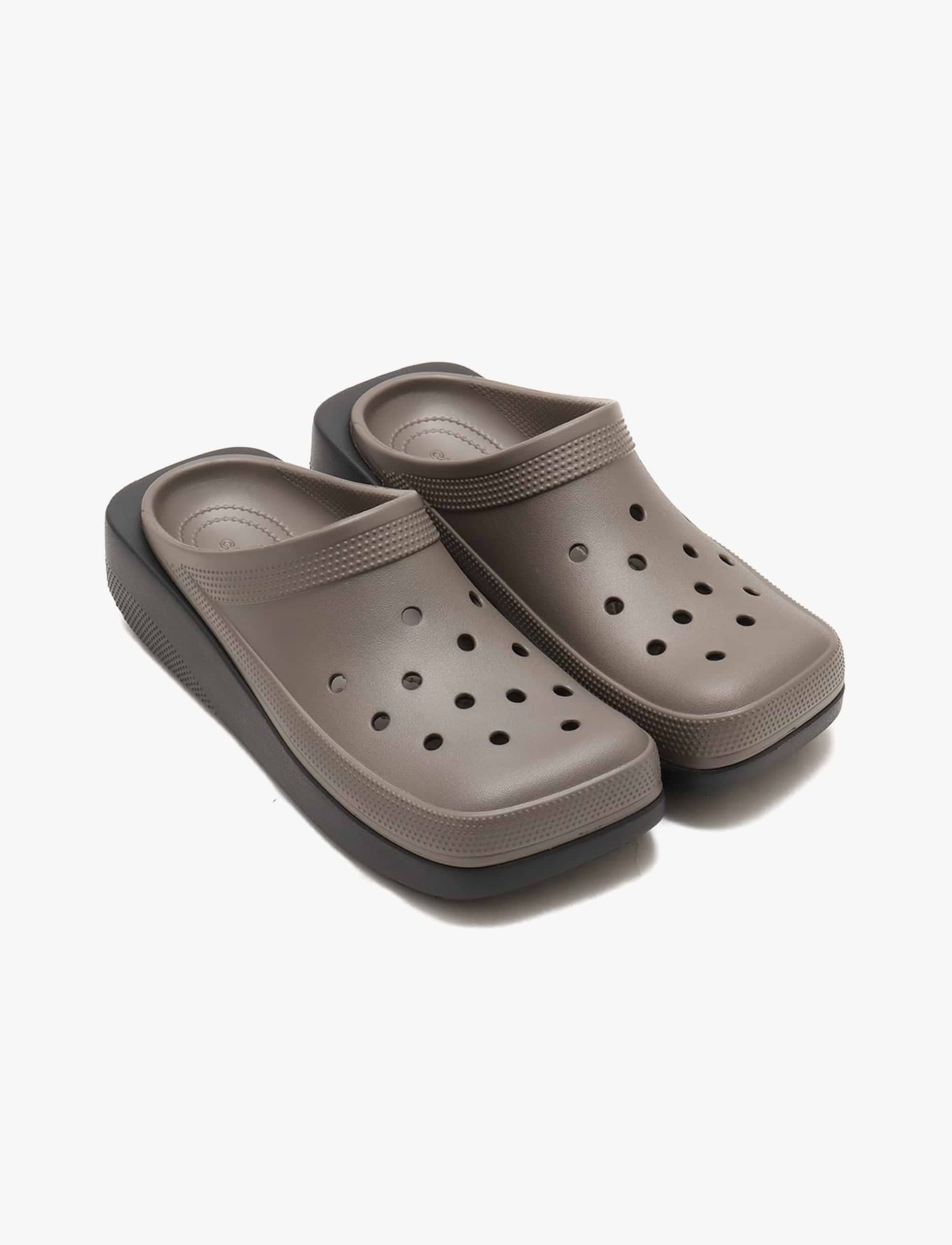 Crocs Blunt Toe Blocked - כפכפי קרוקס לנשים