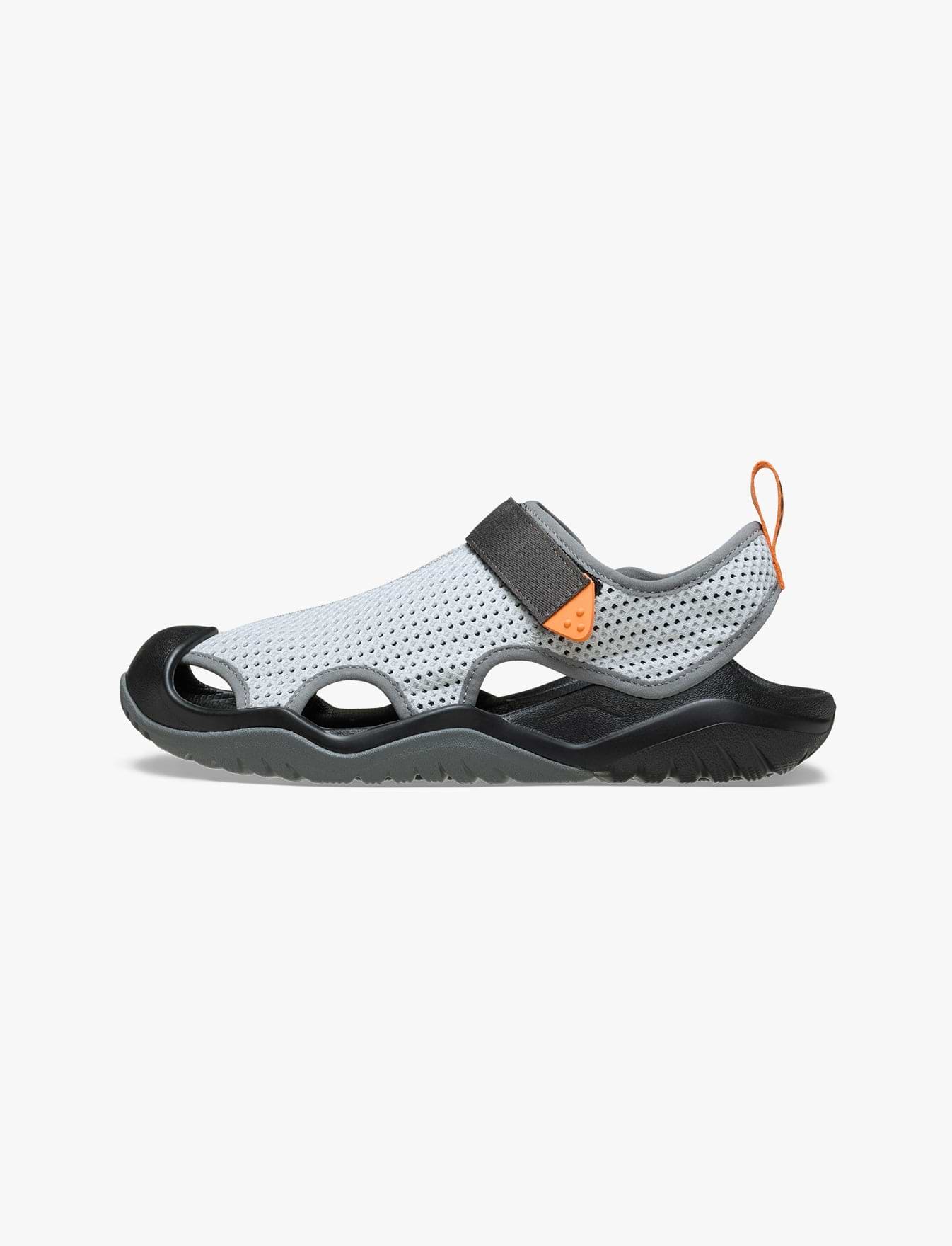 Crocs Swiftwater Mesh Deck Sandal -  סנדלי קרוקס סוויפווטר לגברים בצבע מיראז' אפור/שחור