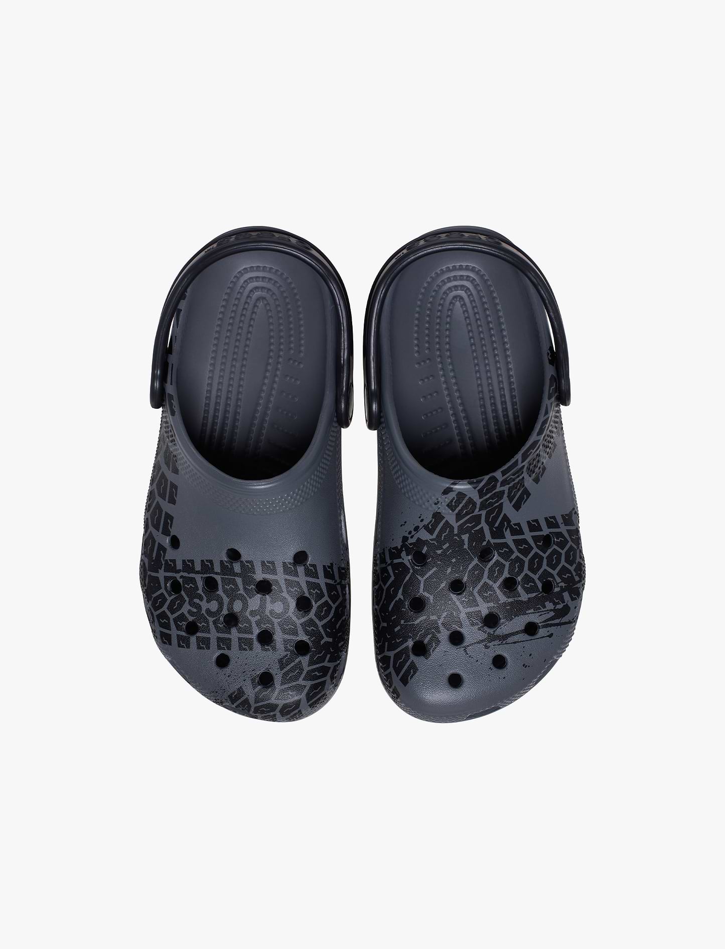 Crocs Classic Tire Print Clog K - כפכפי קלוג קרוקס לילדים בצבע אפור/שחור