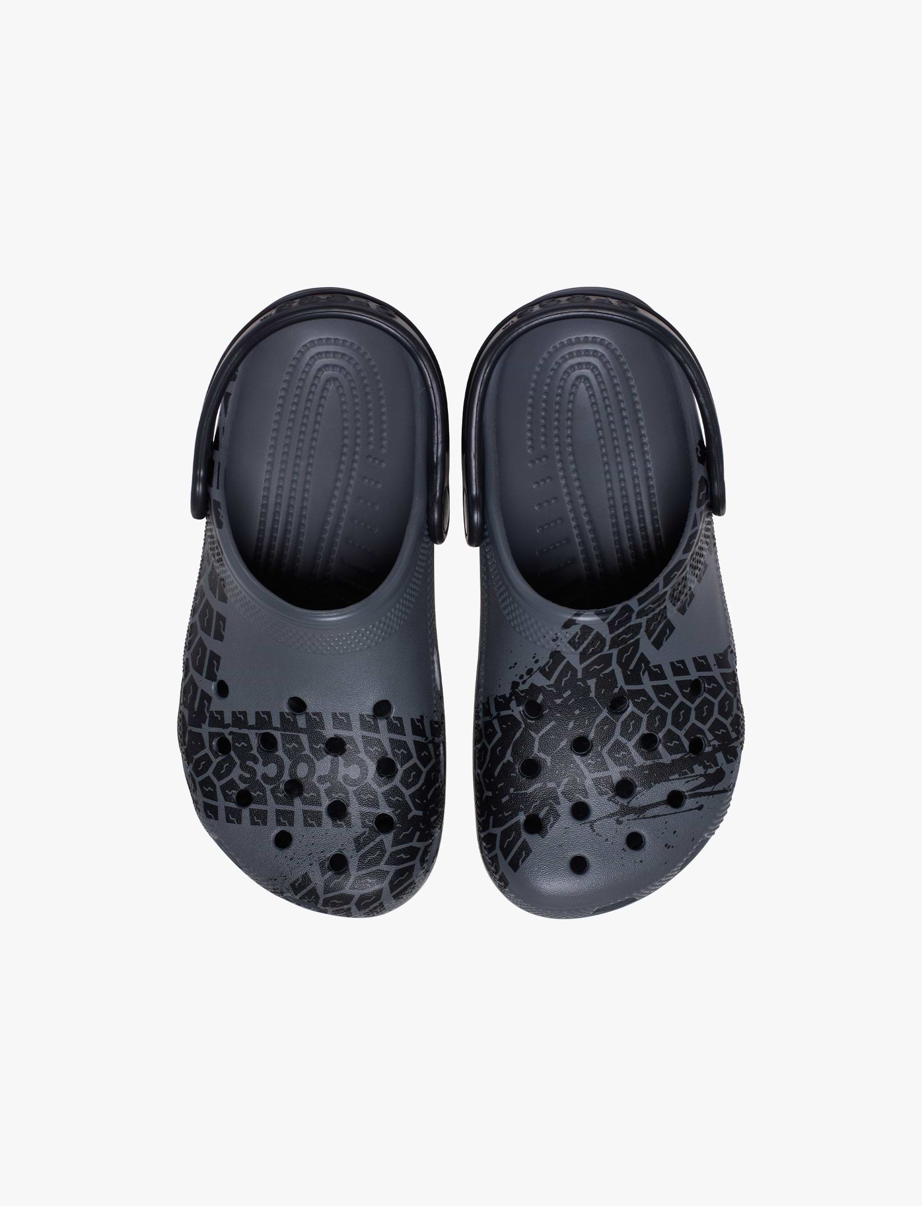 Crocs Classic Tire Print Clog K - כפכפי קלוג קרוקס לילדים בצבע אפור/שחור