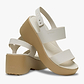 Crocs Brooklyn Sky Sandal - סנדלי פלטפורמה קרוקס ברוקלין סקיי לנשים בצבע פרפה/חום קשיו