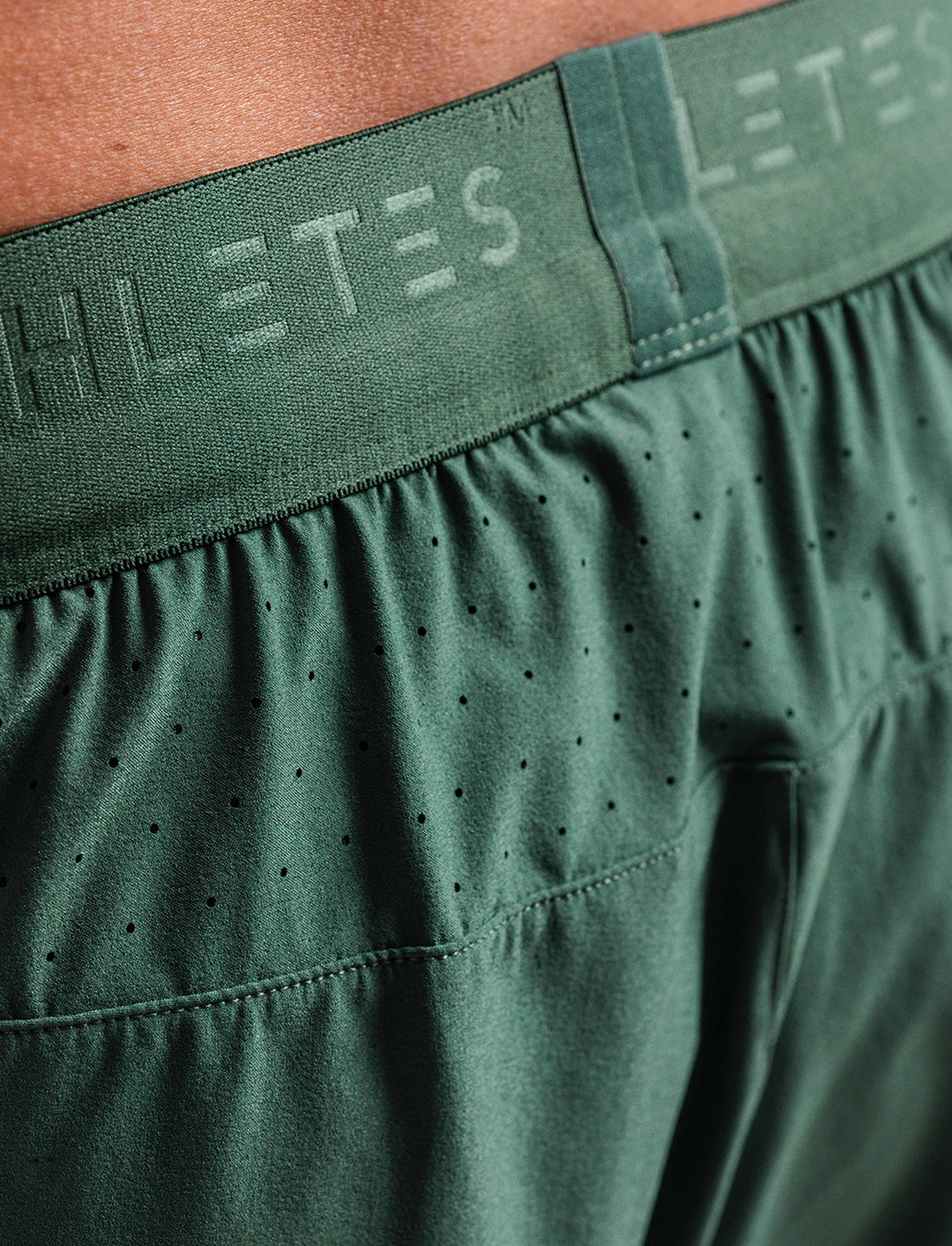 Built For Athletes Mens Hybrid Training 2 in 1 Short - מכנסי אימון 2-ב-1 לגברים בצבע ירוק שטיפה