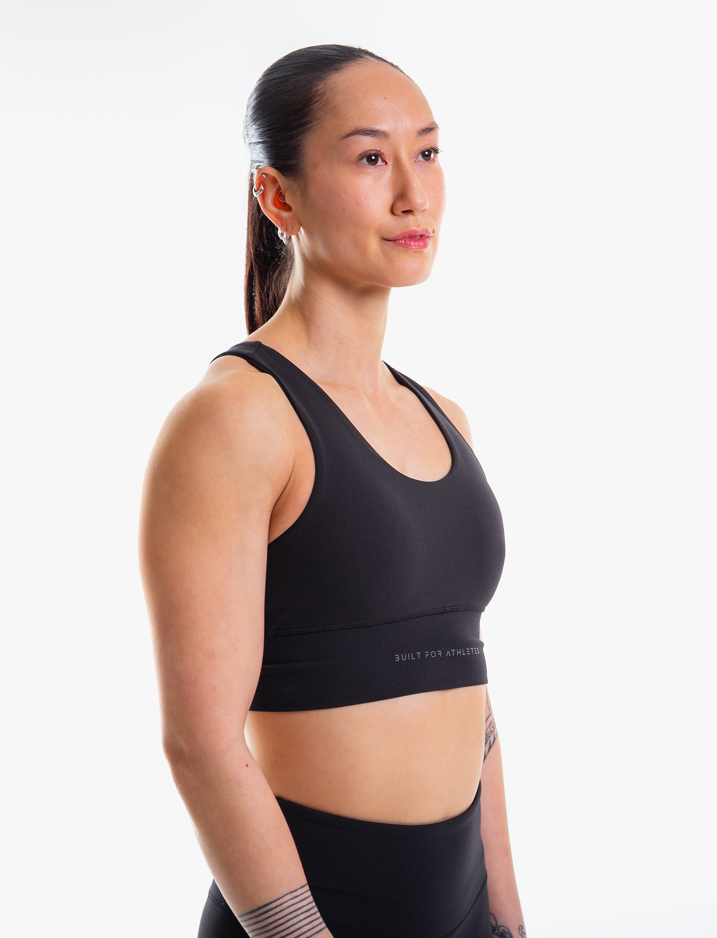 Built For Athletes Women's Training Sports Bra - גוזיית אימון לנשים בצבע שחור