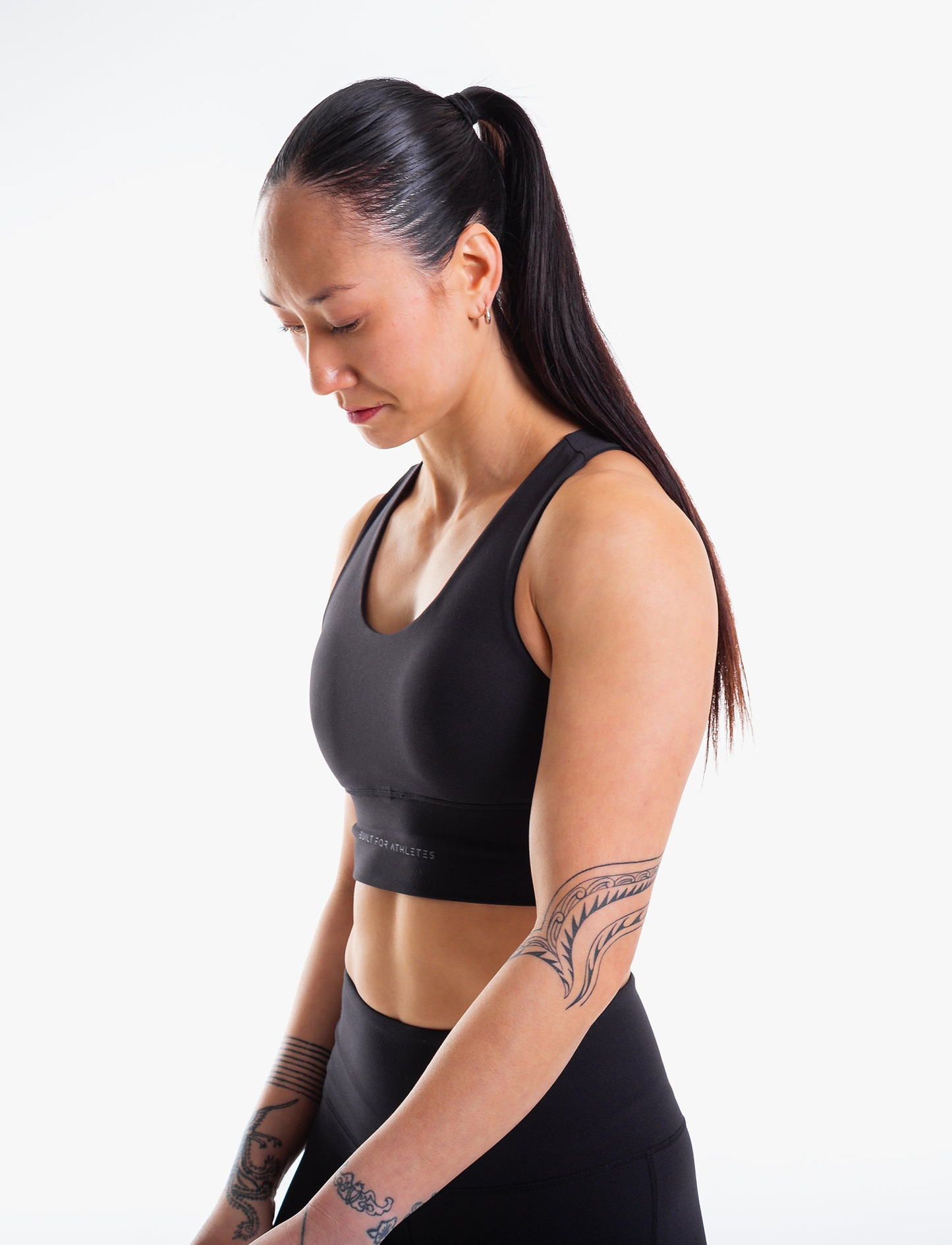 Built For Athletes Women's Training Sports Bra - גוזיית אימון לנשים בצבע שחור