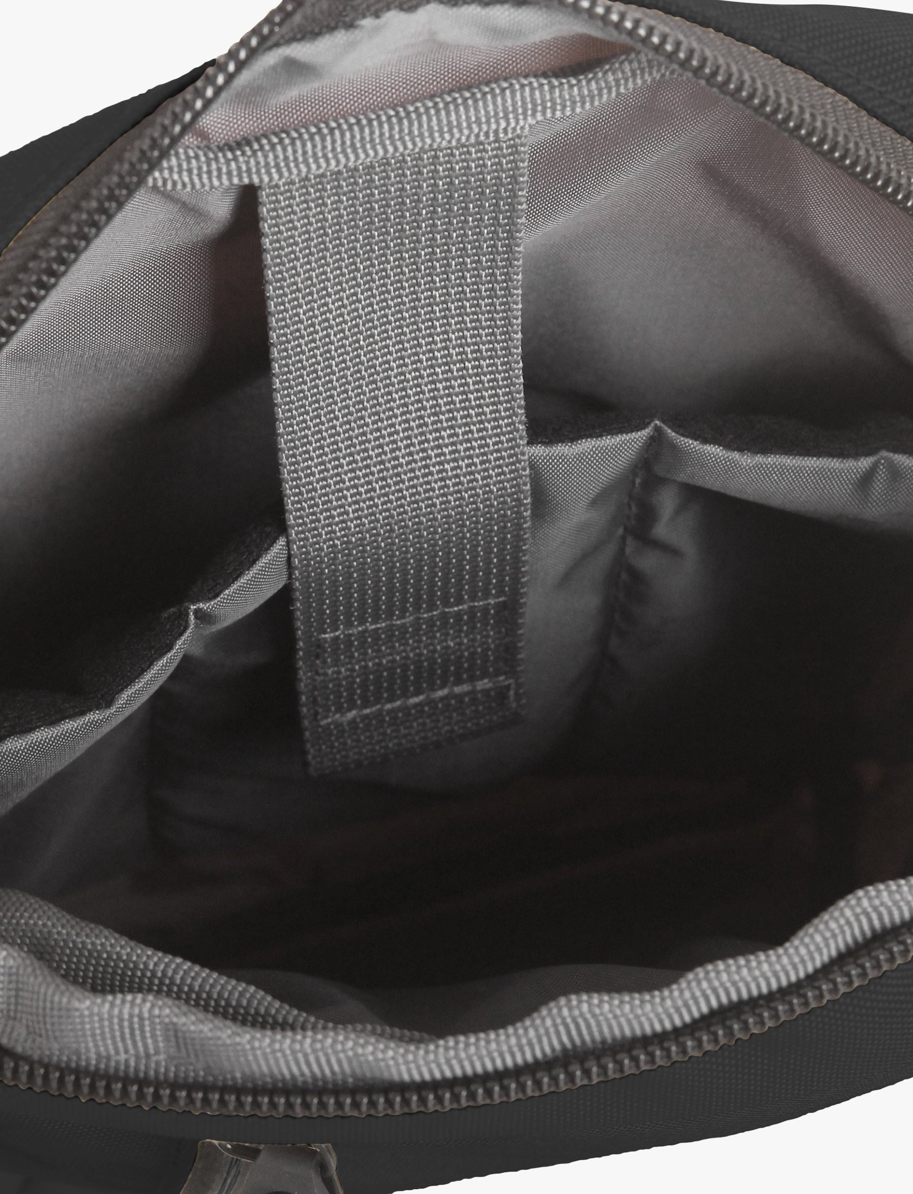 Caterpillar Tablet Bag - תיק צד קאטרפילר 2 ליטר בצבע שחור