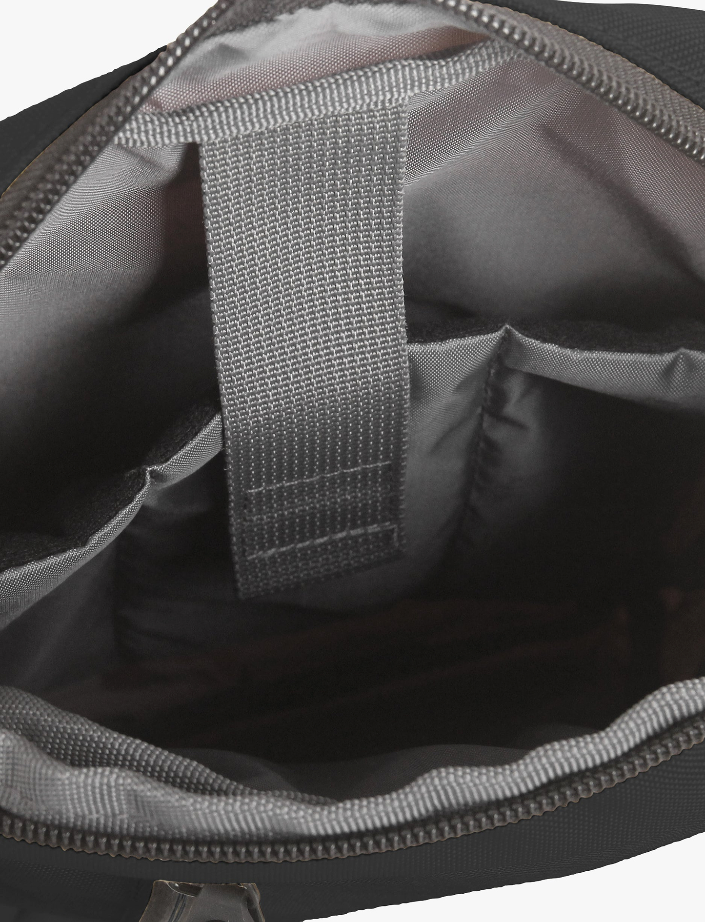 Caterpillar Tablet Bag - תיק צד קאטרפילר 2 ליטר בצבע שחור