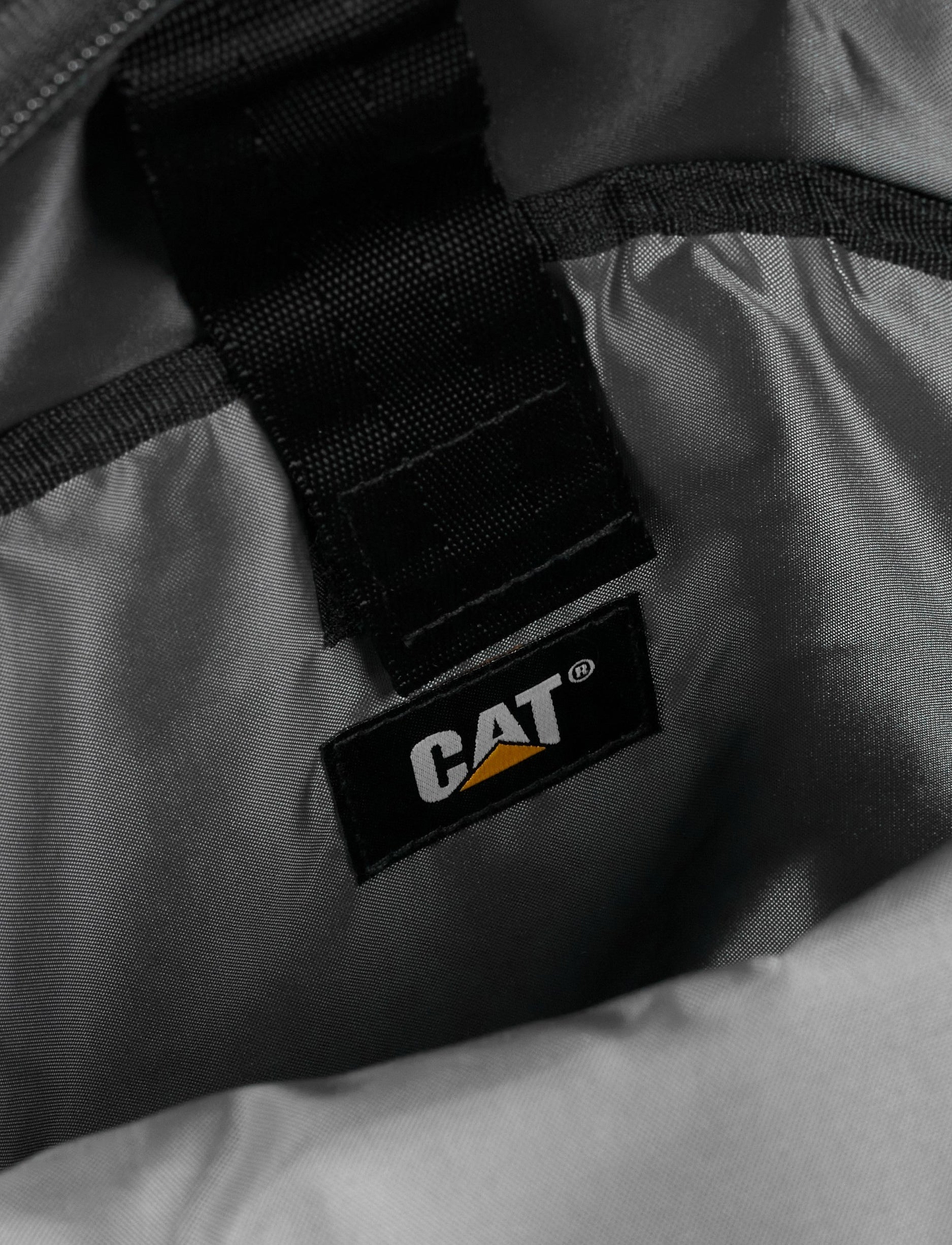 Caterpillar Tablet Bag 84058 - תיק צד קאטרפילר 7 ליטר בצבע שחור טקסטורה