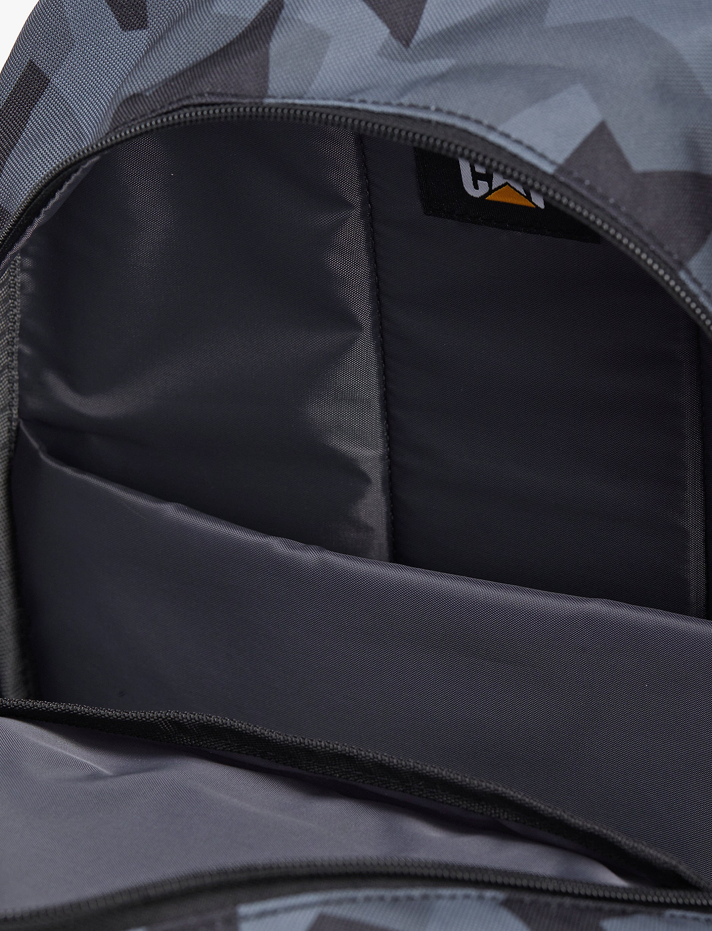 Caterpillar Backpack Benson- תיק גב קאטרפילר 22 ליטר בצבע שחור/אפור טקסטורה