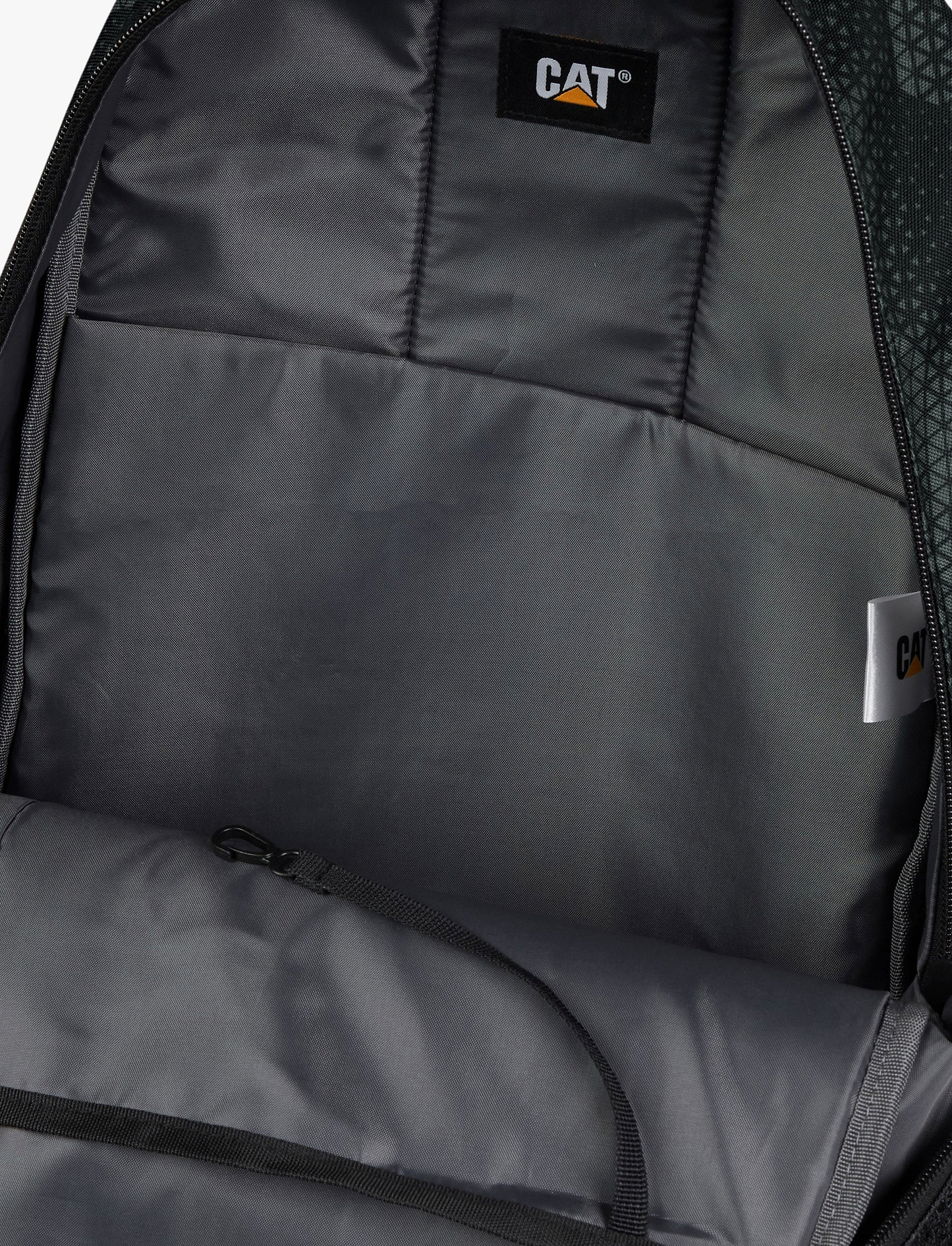 Caterpillar Backpack Benson- תיק גב קאטרפילר 22 ליטר בצבע שחור טקסטורה