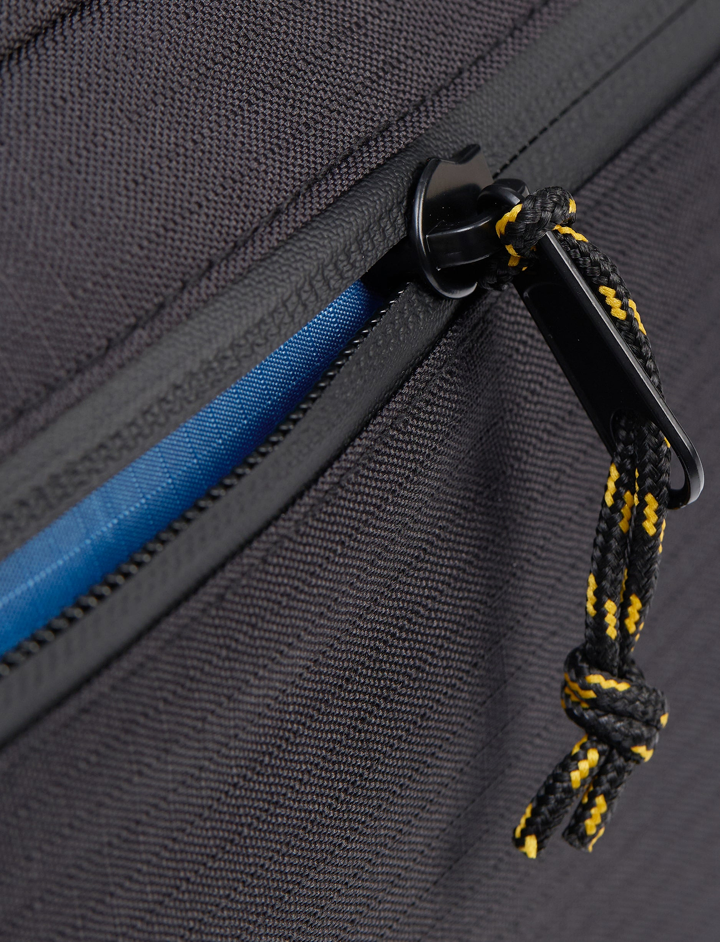 Caterpillar City Vibes Sling Bag - תיק צד קאטרפילר 6 ליטר בצבע שחור