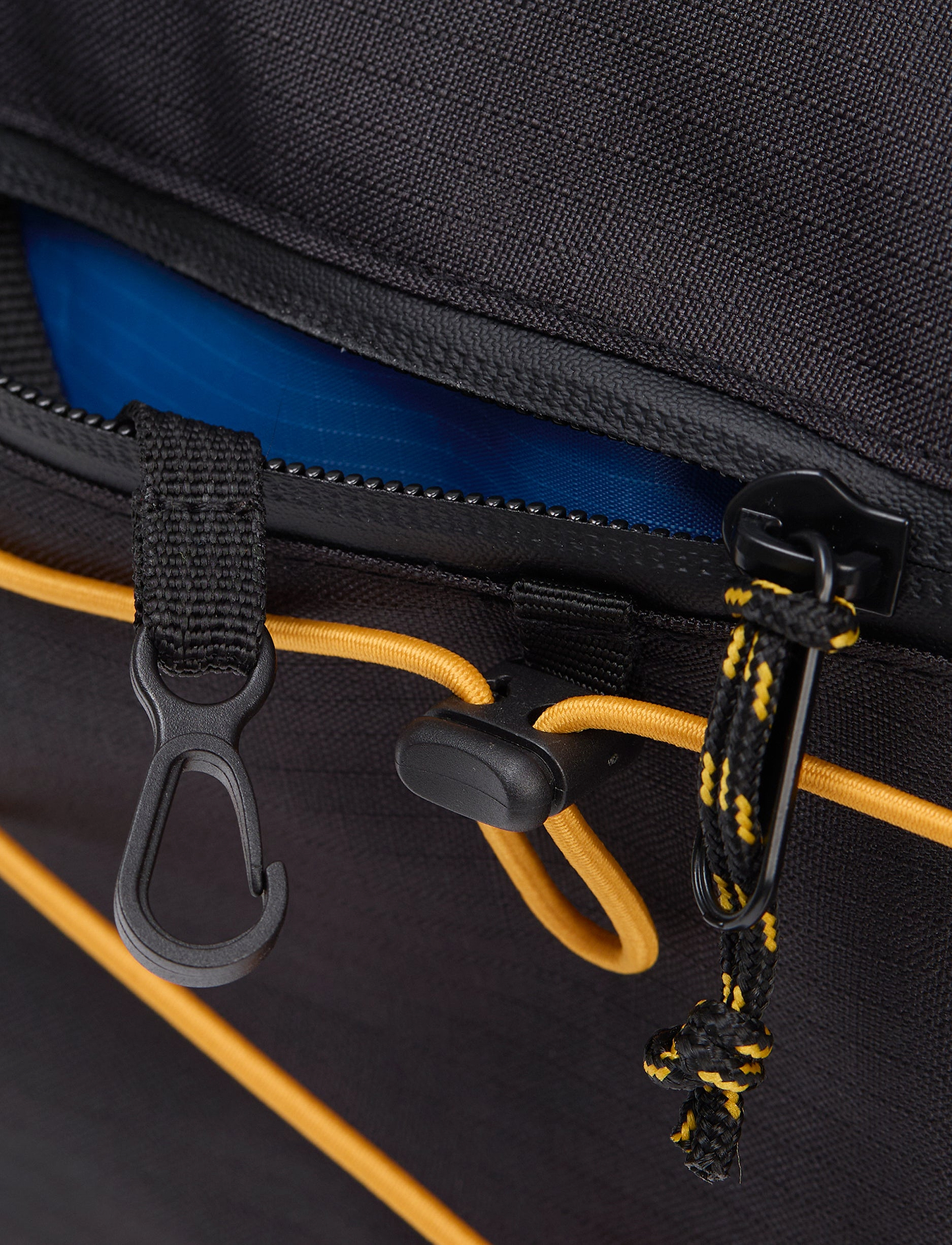 Caterpillar City Vibes Sling Bag - תיק צד קאטרפילר 6 ליטר בצבע שחור