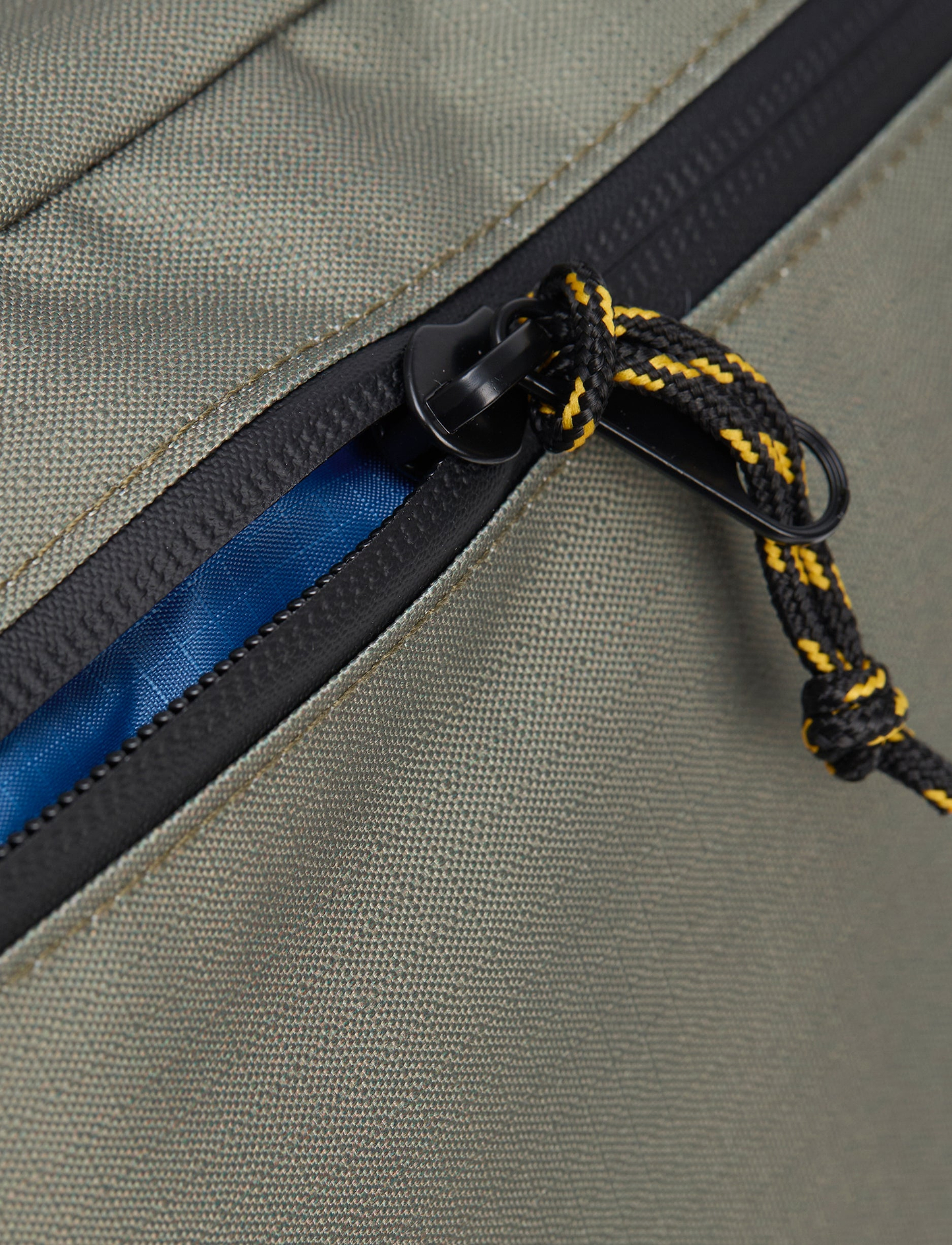 Caterpillar City Vibes Sling Bag - תיק צד קאטרפילר 6 ליטר בצבע ירוק זית/אפור