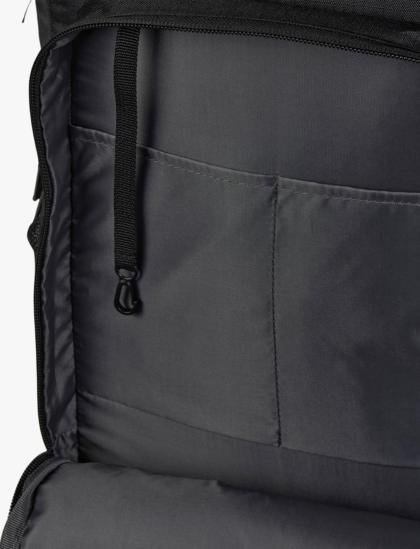 Caterpillar Explorer Backpack - תיק גב קאטרפילר 25.5 ליטר בצבע שחור