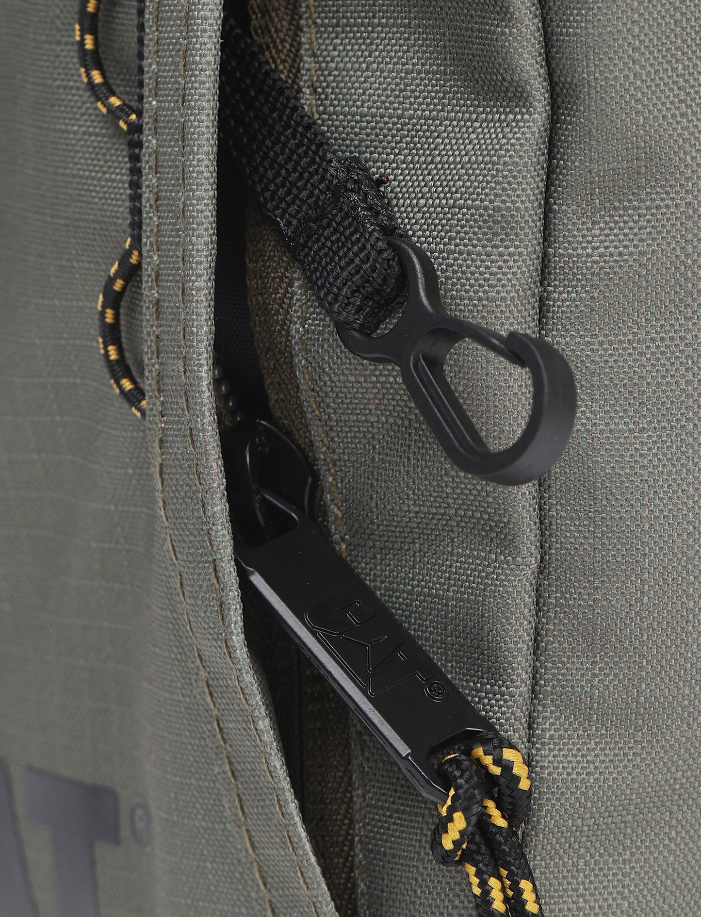 Caterpillar Explorer Shoulder Bag - תיק צד קאטרפילר בצבע ירוק דהוי