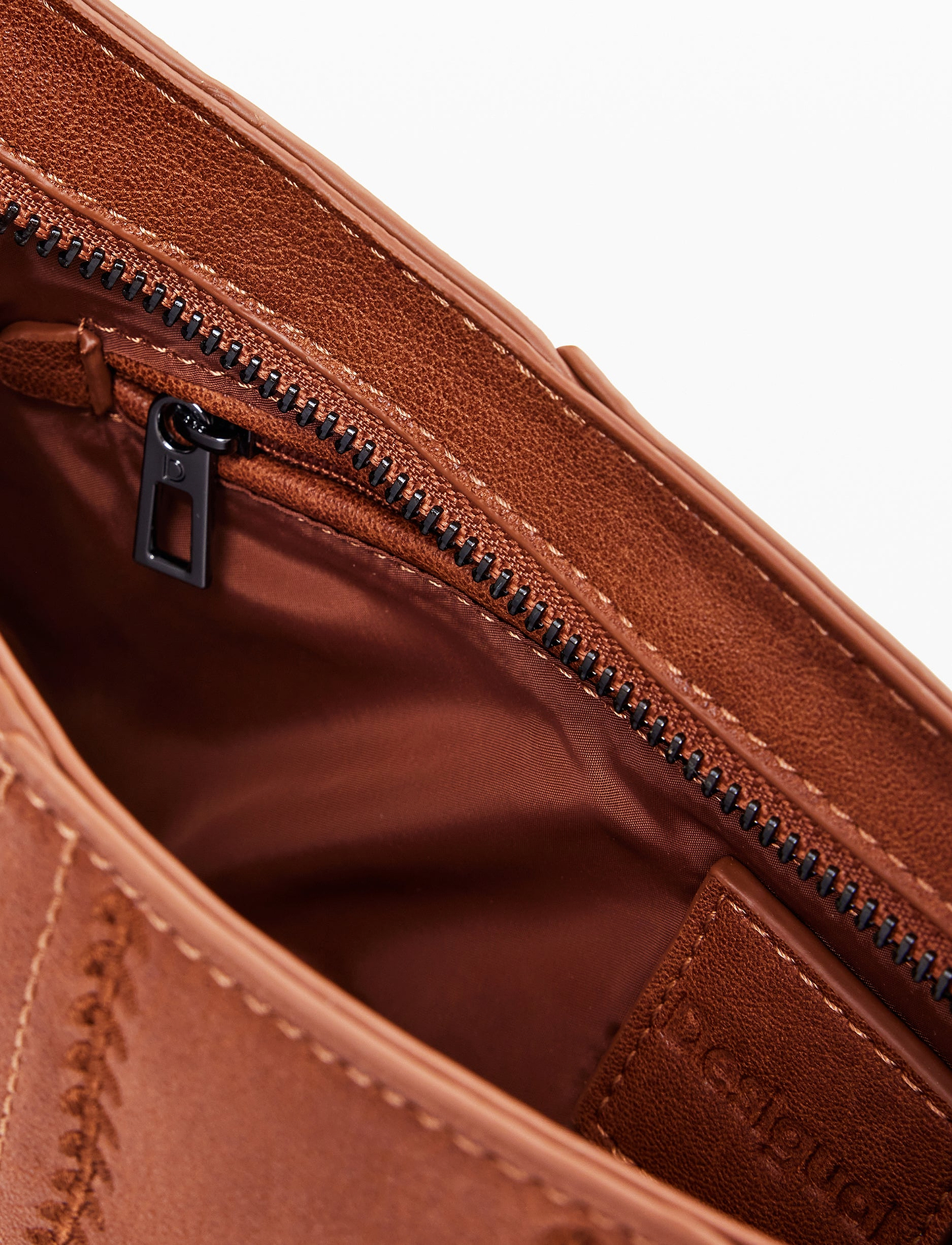 Desigual Bag Embro Patch Alsacia 25WAXPA7 - תיק צד דיזיגוואל חום לנשים