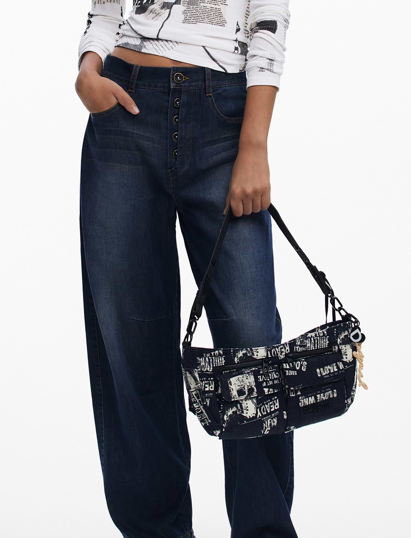 Desigual Bag Newspaper Donosti 25WAXA21 - תיק צד דיזיגוואל שחור לנשים