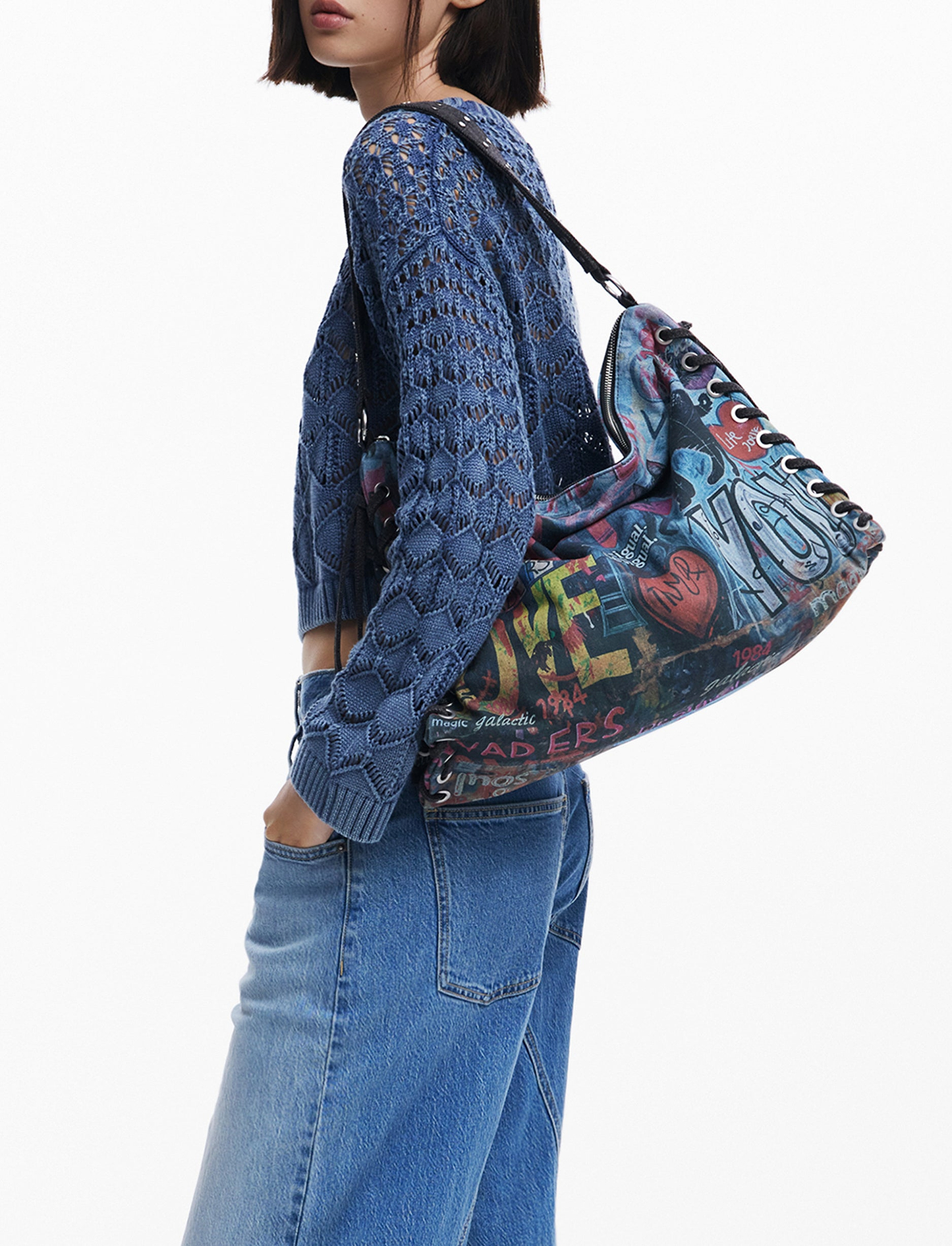 Desigual Bag Pizzicato Leiria 25WAXD23 - תיק צד שחור גרפיטי דיזיגוואל לנשים