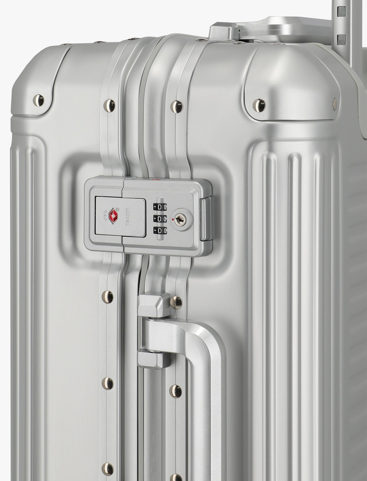 Travelite Next Hardside Luggage  - מזוודת אלומיניום טרוולייט 30 אינץ' בצבע כסף