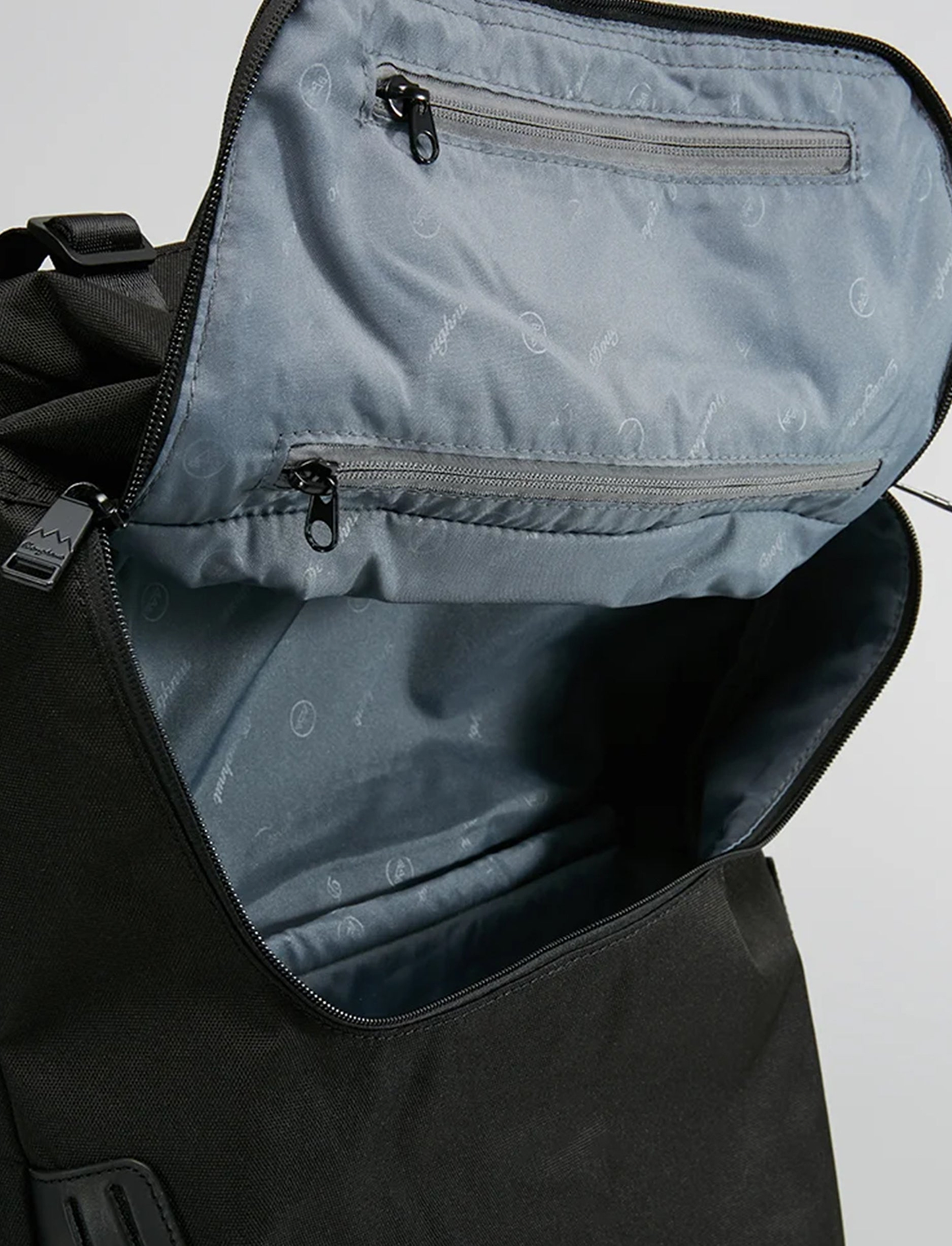 Doughnut Christopher Nylon Black Series - תיק גב דונאט בצבע שחור