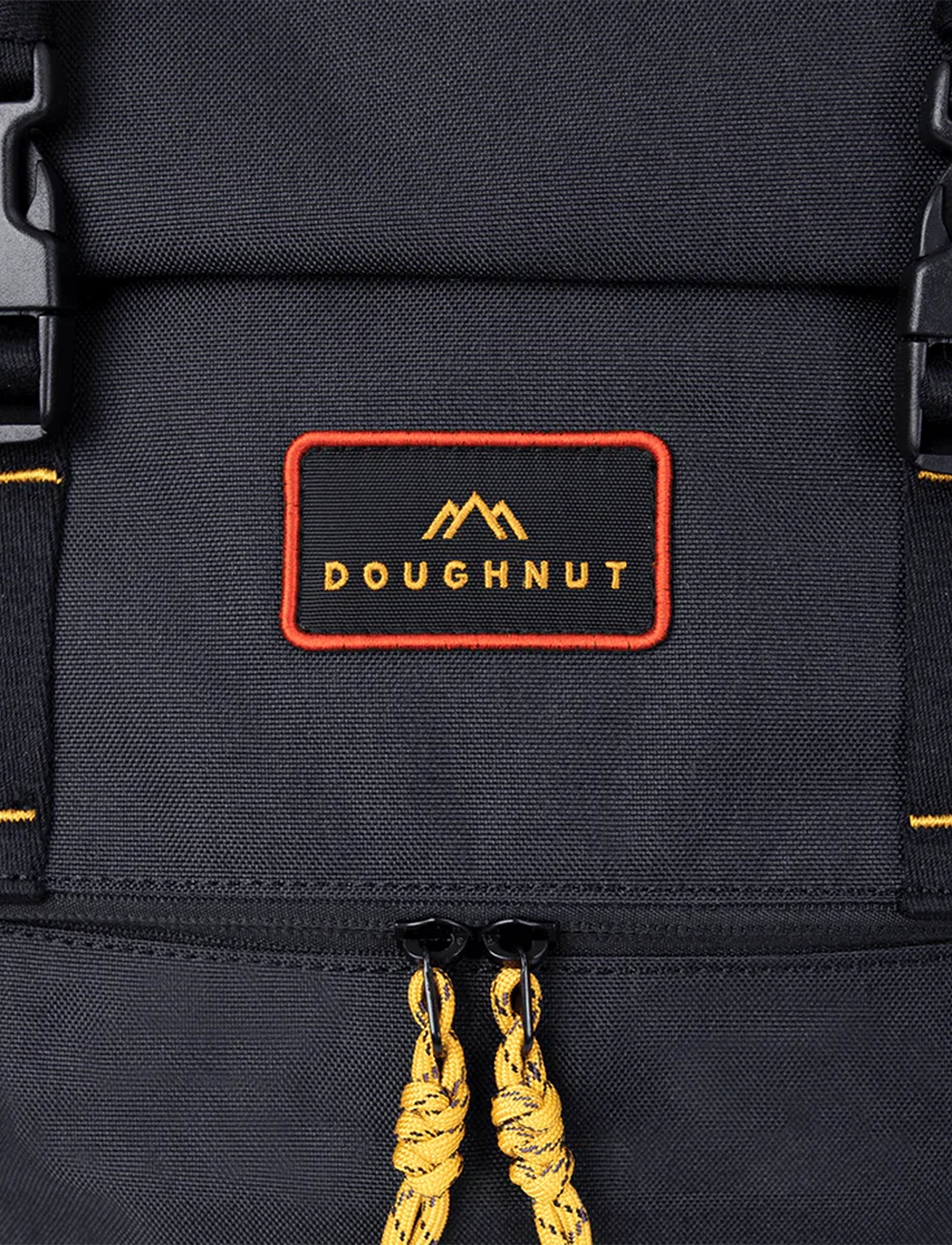 Doughnut Christopher Happy Camper Series - תיק גב דונאט בצבע שחור