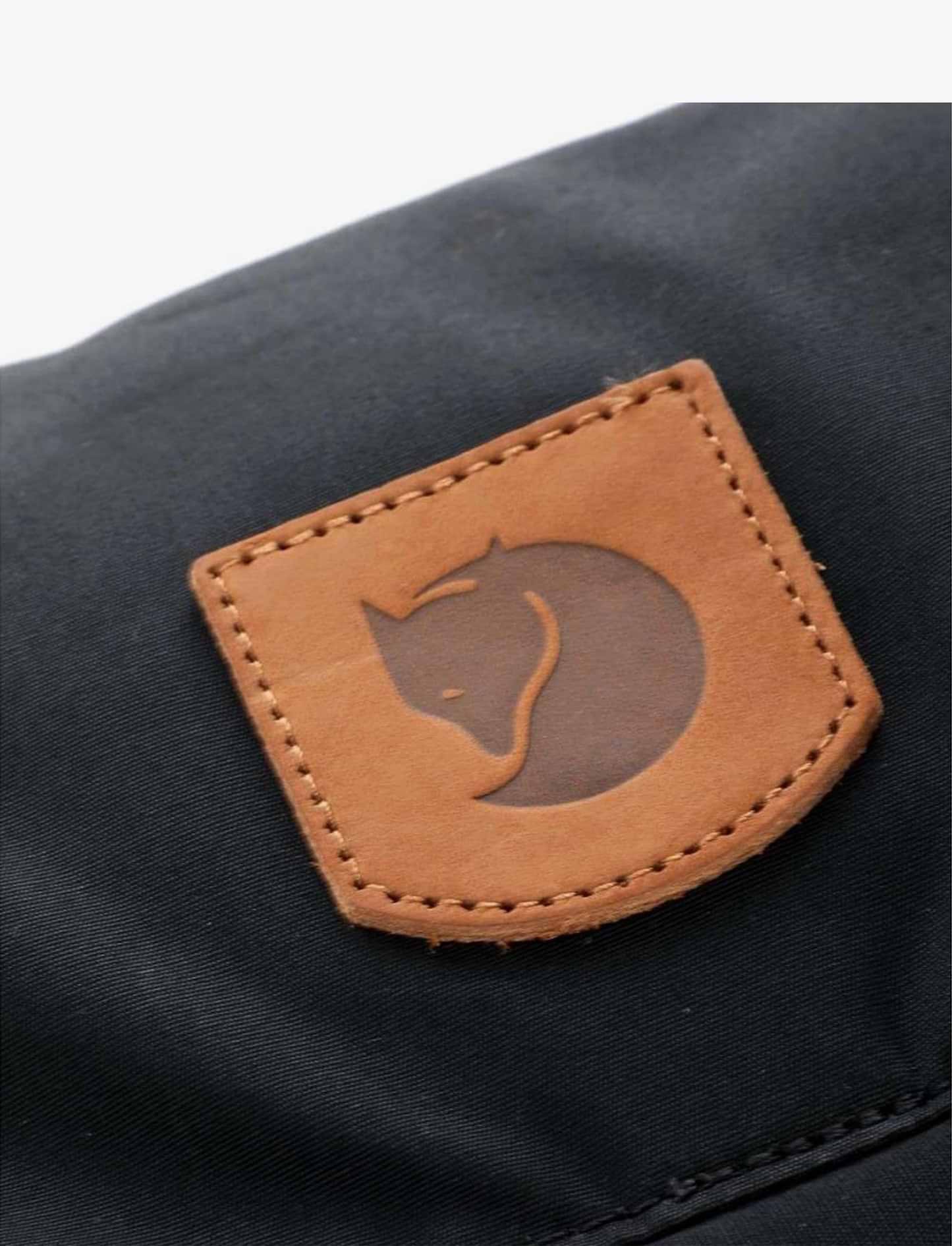 Kanken Greenland Shoulder Bag - תיק צד קנקן בצבע שחור