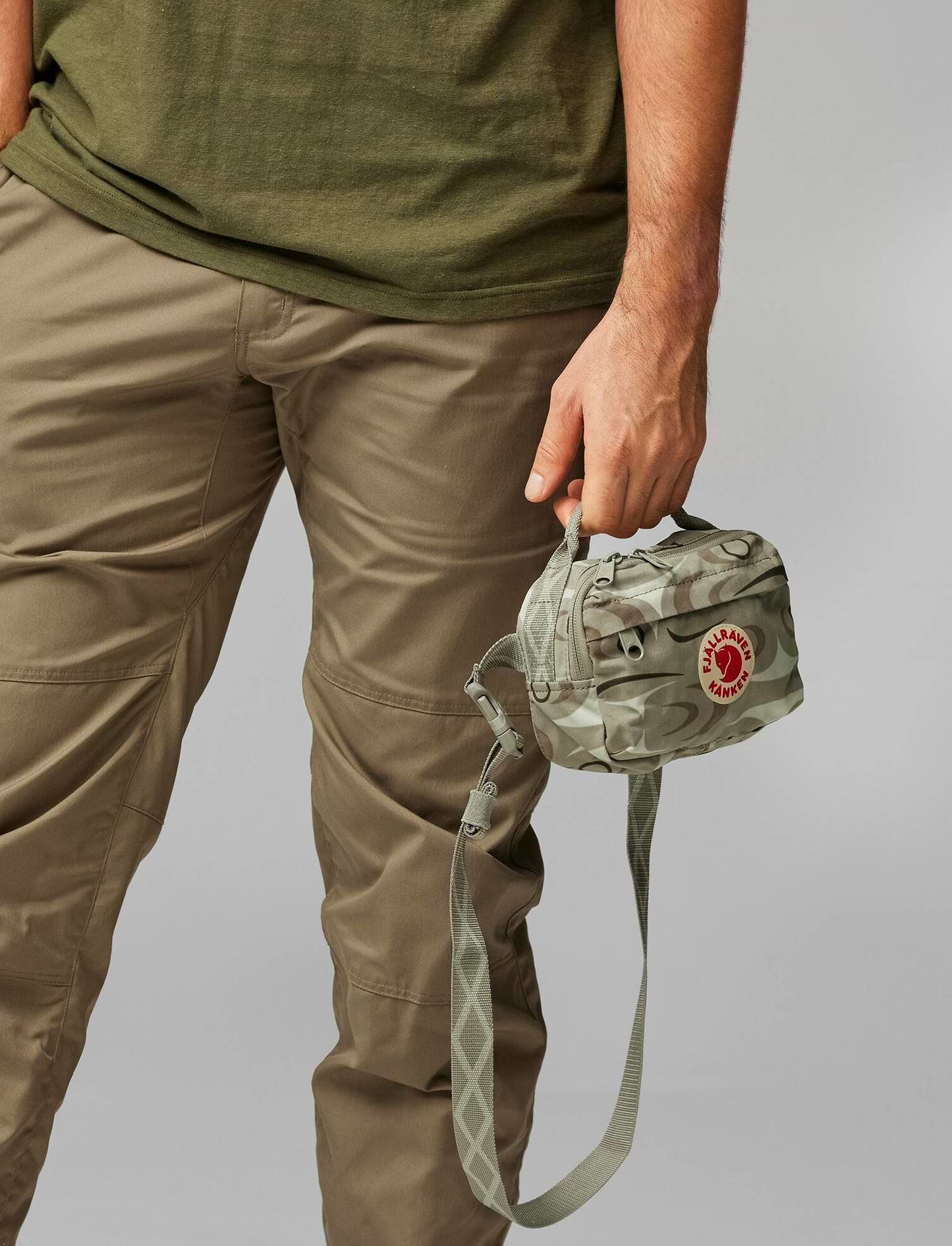 Fjallraven Kanken Art Hip Pack 23200262 - תיק צד קנקן בצבע ירוק