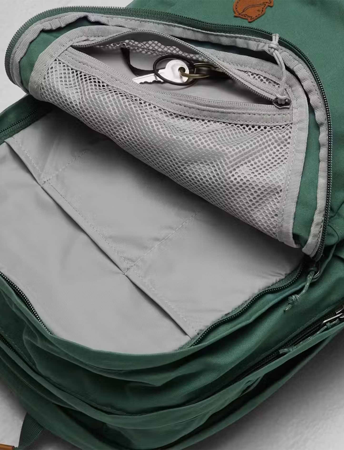 Kanken Raven 20" BackPack - תיק גב קנקן 20 ליטר